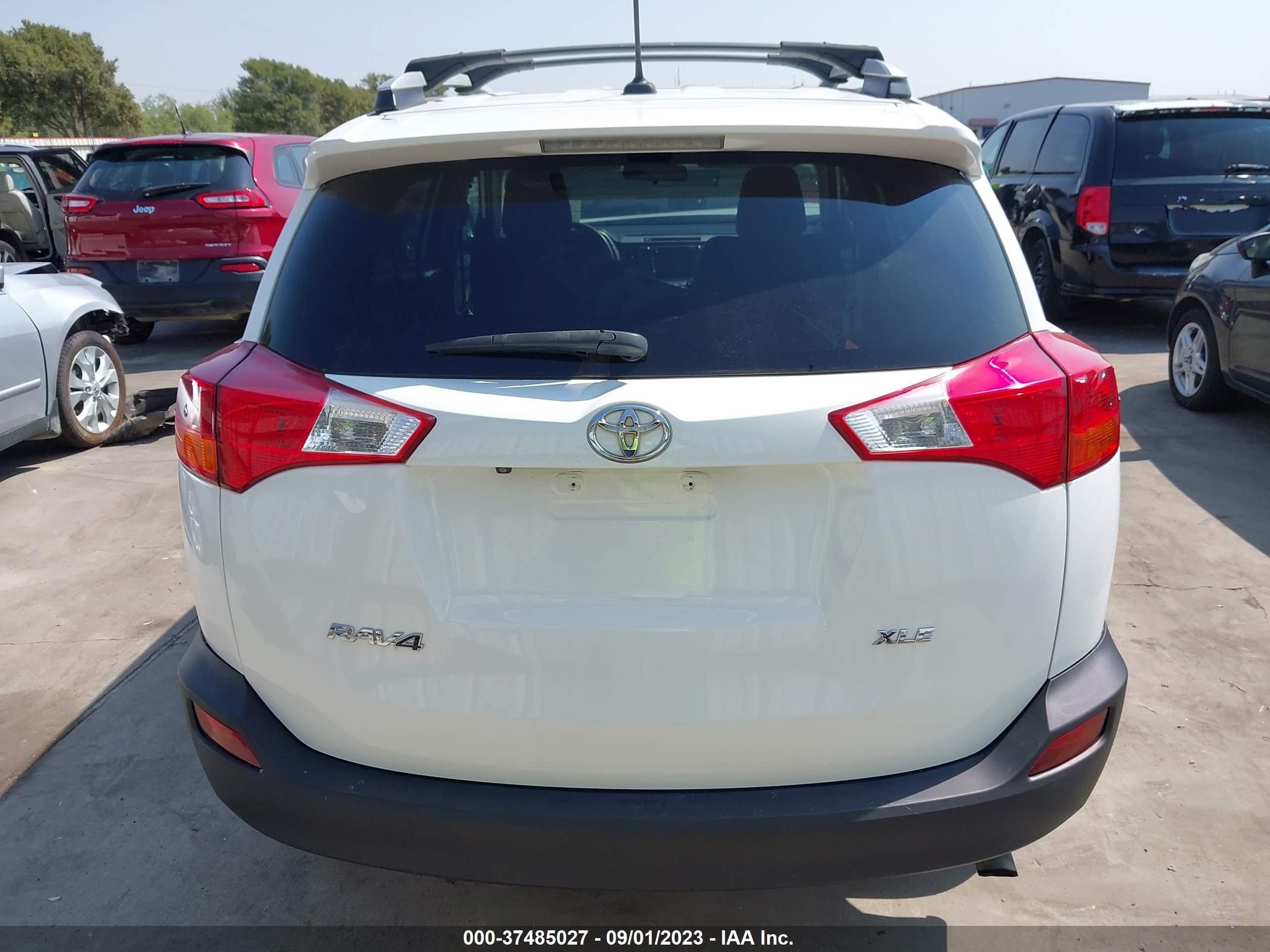 Photo 16 VIN: 2T3WFREV4FW137528 - TOYOTA RAV4 