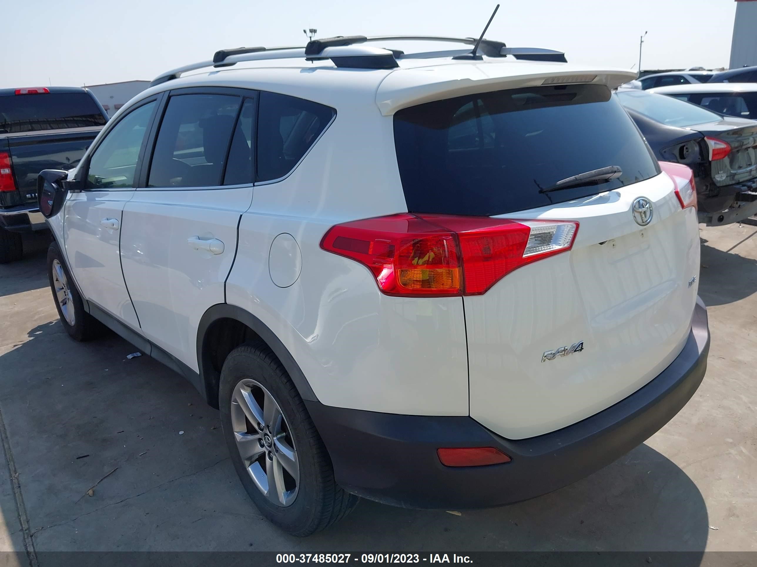 Photo 2 VIN: 2T3WFREV4FW137528 - TOYOTA RAV4 