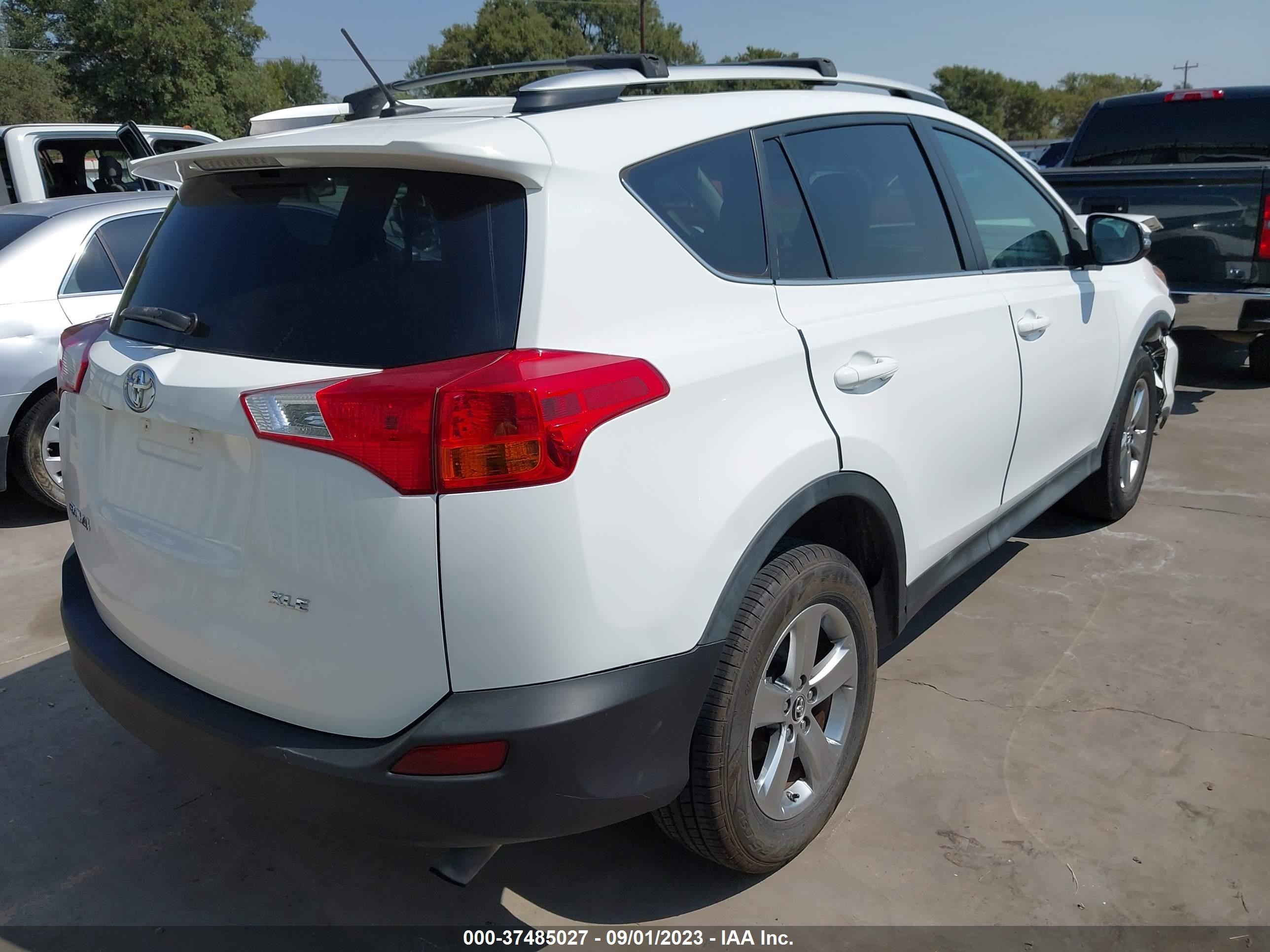 Photo 3 VIN: 2T3WFREV4FW137528 - TOYOTA RAV4 