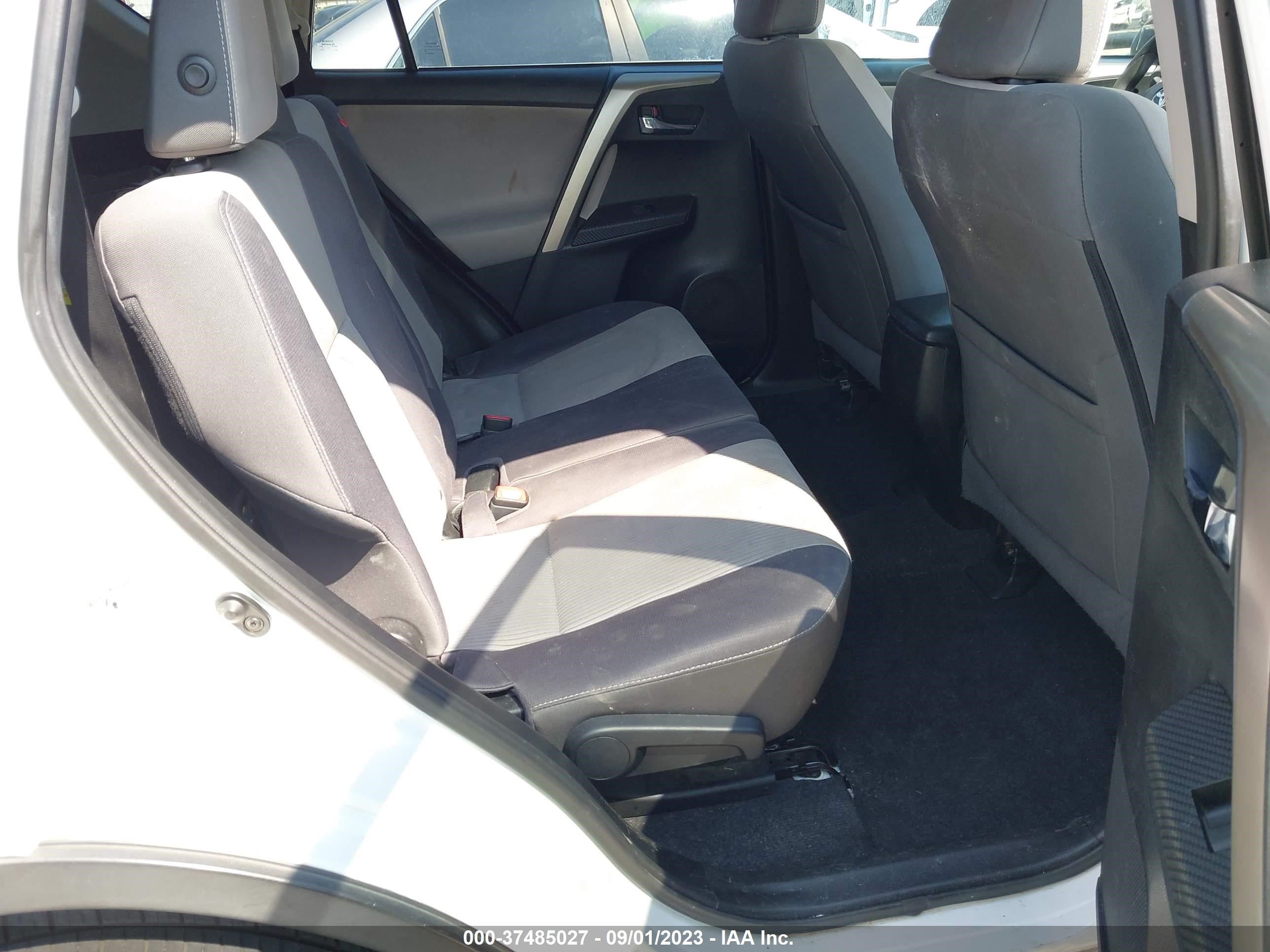 Photo 7 VIN: 2T3WFREV4FW137528 - TOYOTA RAV4 