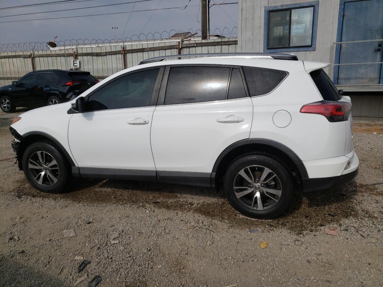 Photo 1 VIN: 2T3WFREV5HW315174 - TOYOTA RAV 4 