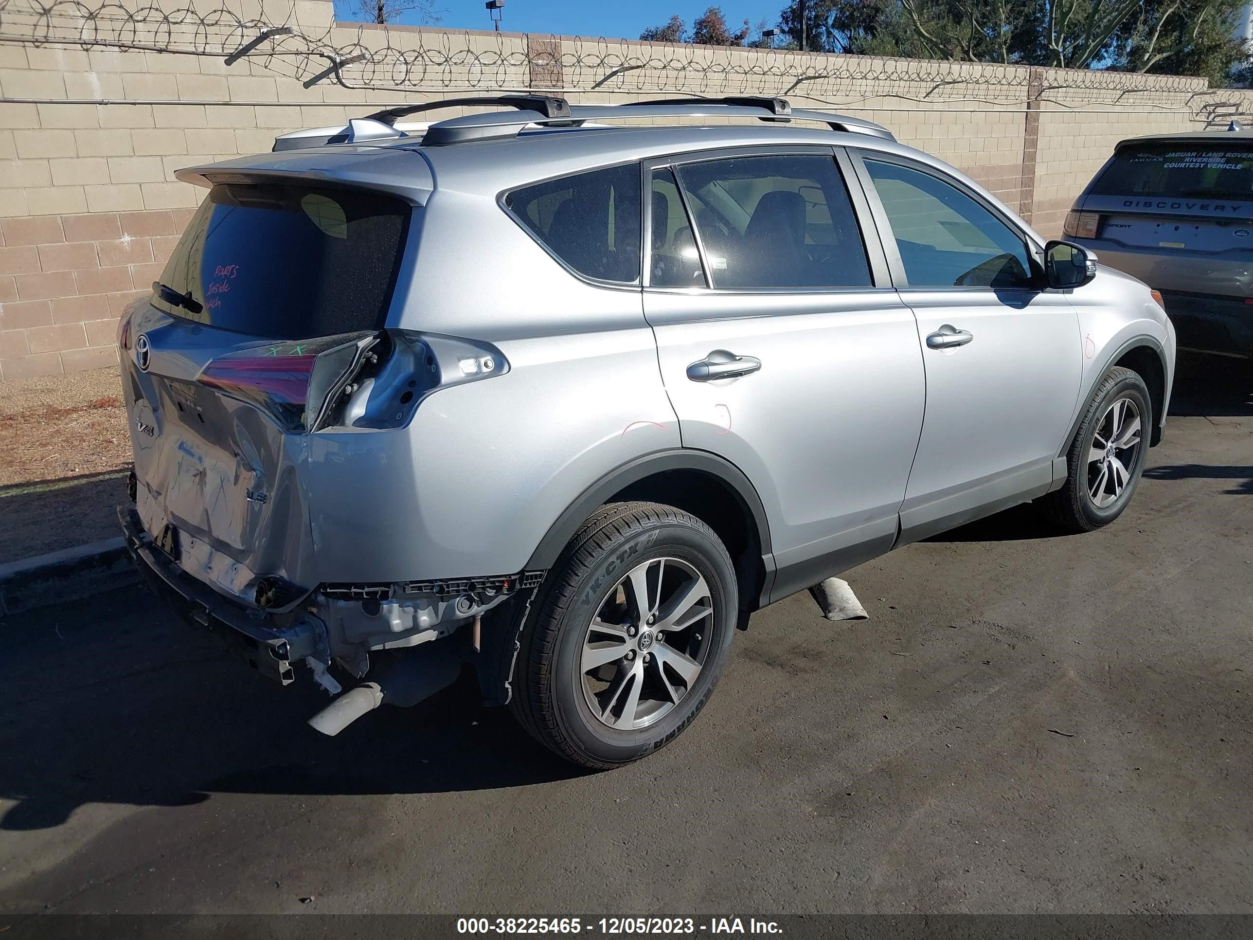 Photo 3 VIN: 2T3WFREV6HW341105 - TOYOTA RAV 4 