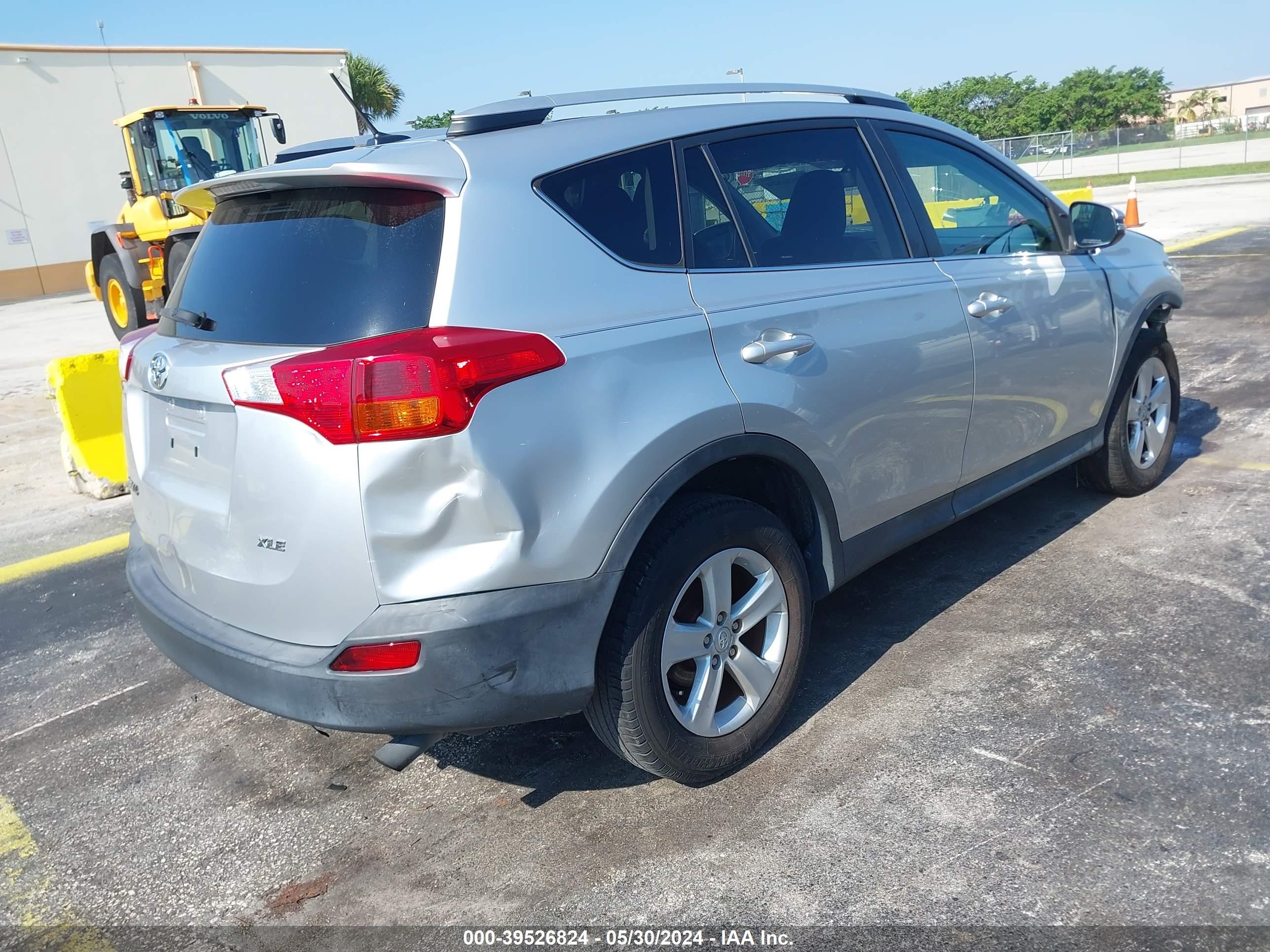 Photo 3 VIN: 2T3WFREV7EW084970 - TOYOTA RAV4 XLE 