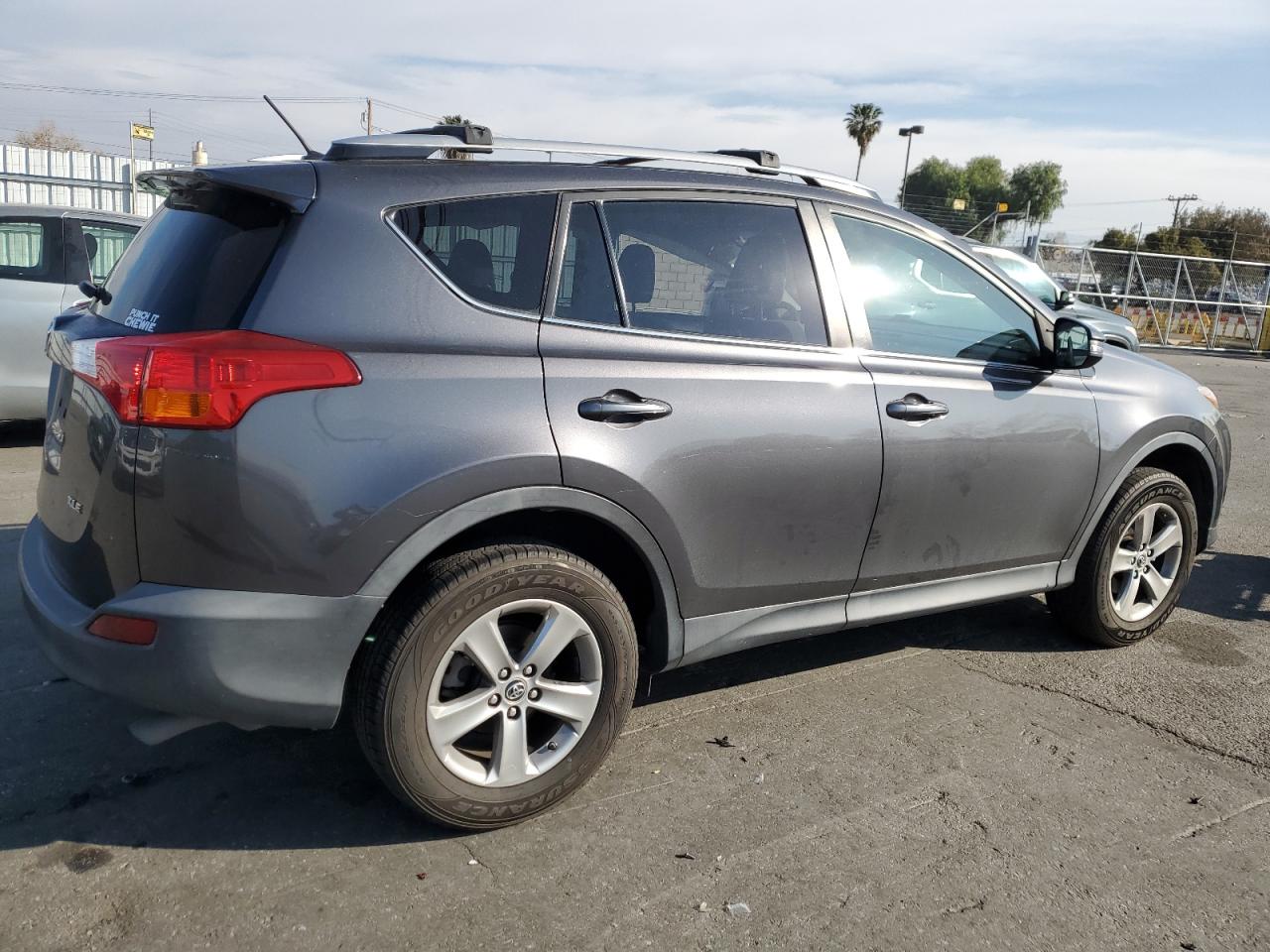 Photo 2 VIN: 2T3WFREV7FW144117 - TOYOTA RAV 4 