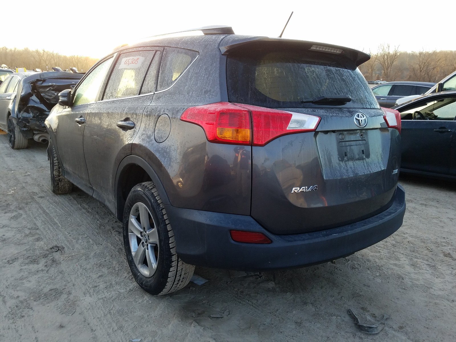 Photo 2 VIN: 2T3WFREV7FW149575 - TOYOTA RAV4 XLE 