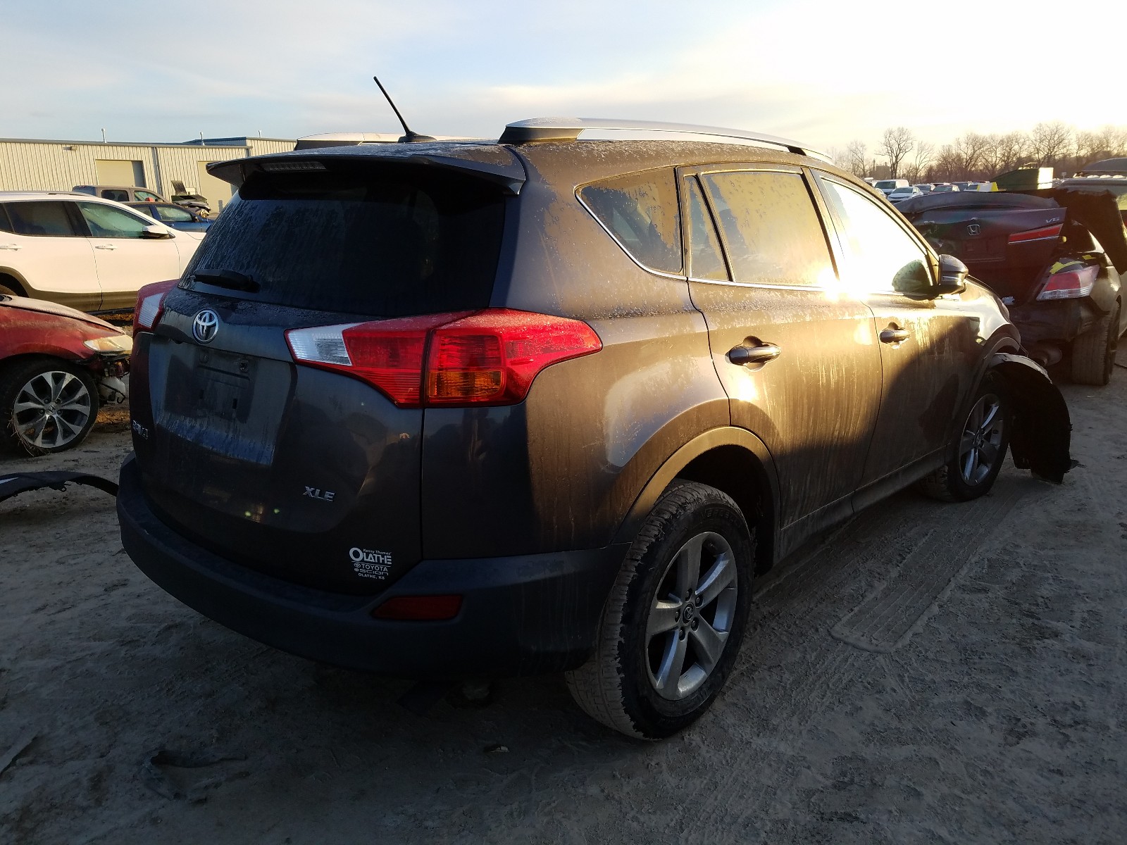 Photo 3 VIN: 2T3WFREV7FW149575 - TOYOTA RAV4 XLE 