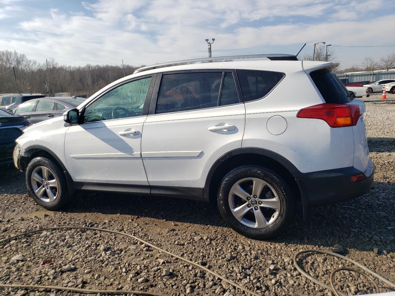 Photo 1 VIN: 2T3WFREV7FW175674 - TOYOTA RAV 4 