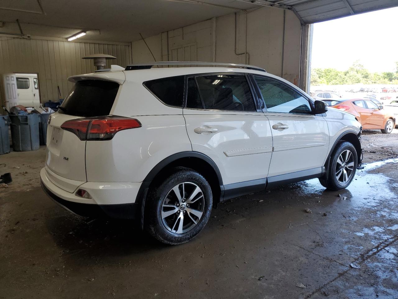 Photo 2 VIN: 2T3WFREV7HW389308 - TOYOTA RAV 4 