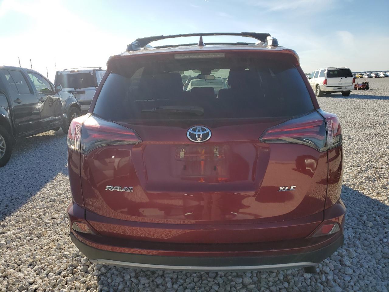 Photo 5 VIN: 2T3WFREV7JW420272 - TOYOTA RAV 4 