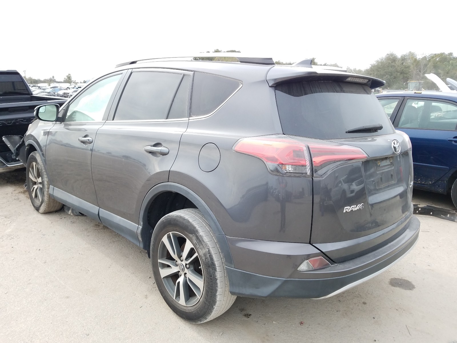 Photo 2 VIN: 2T3WFREV8GW263070 - TOYOTA RAV4 XLE 