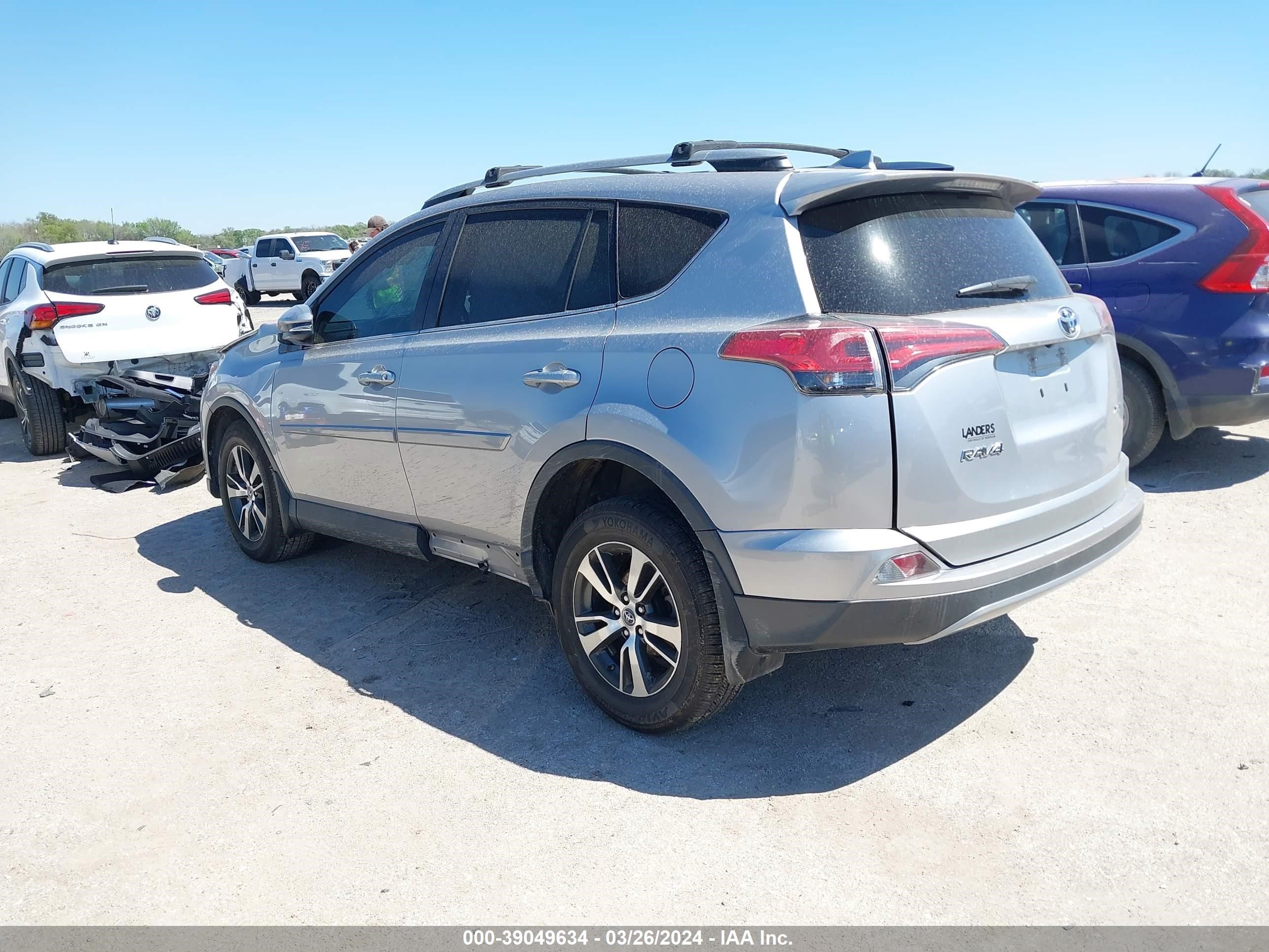 Photo 2 VIN: 2T3WFREV8HW385882 - TOYOTA RAV 4 