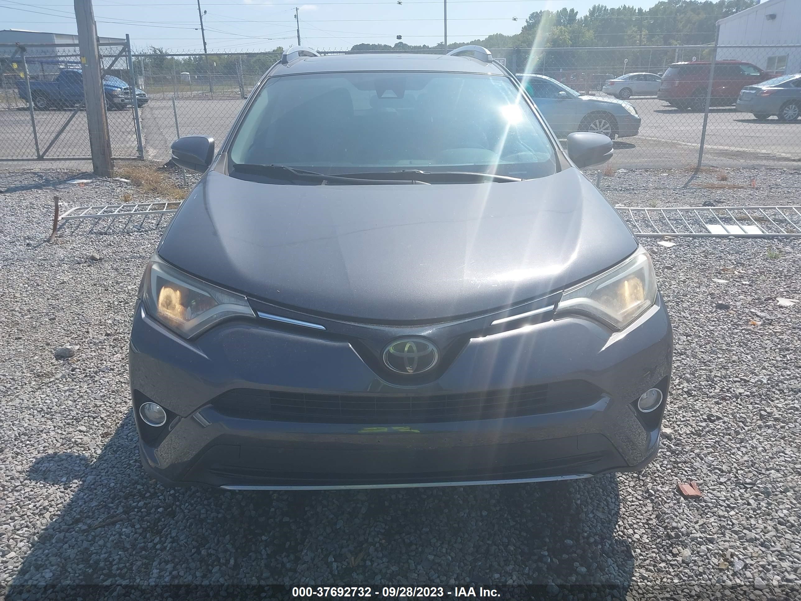 Photo 11 VIN: 2T3WFREV8JW411290 - TOYOTA RAV 4 