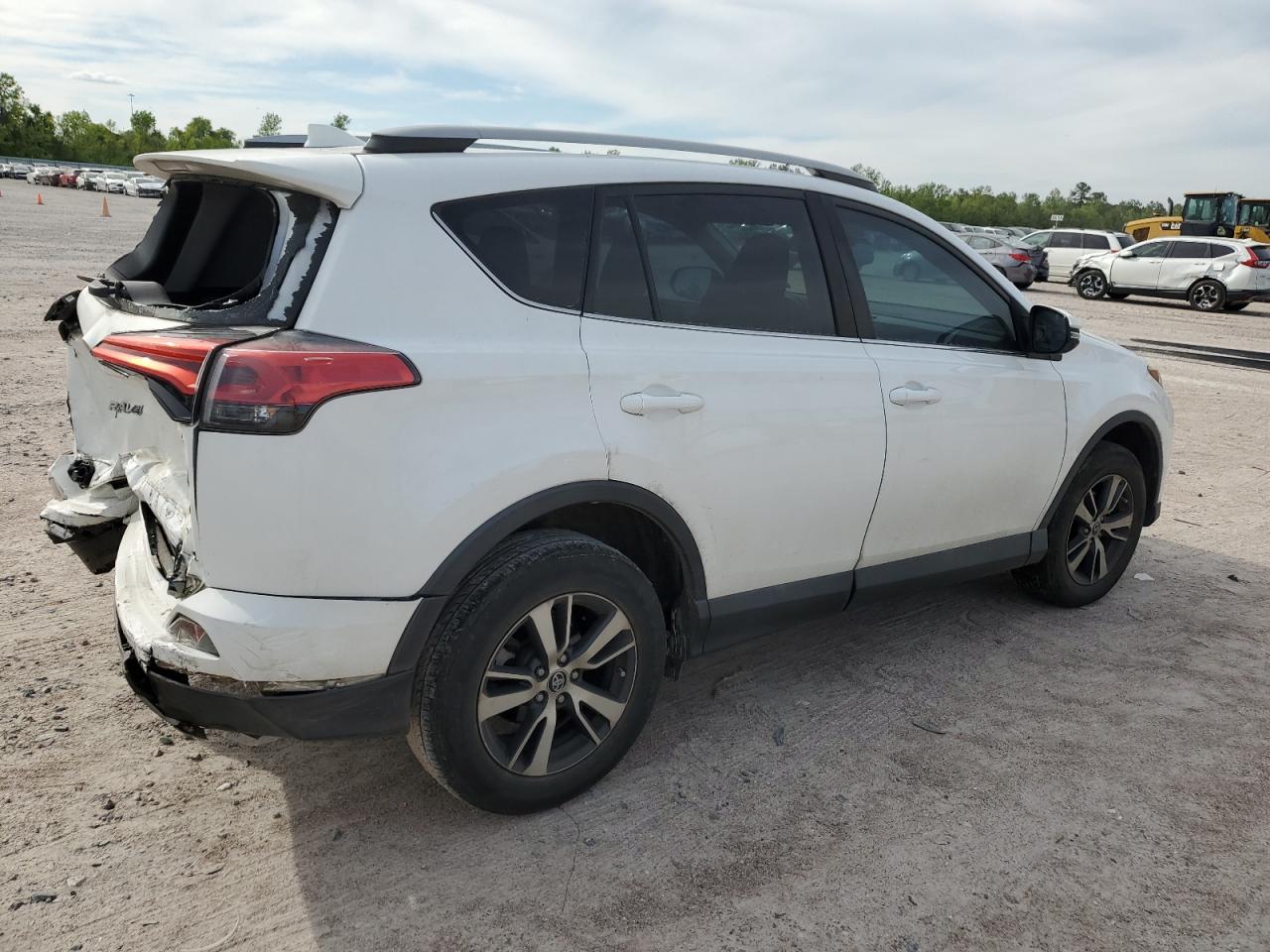 Photo 2 VIN: 2T3WFREV8JW512037 - TOYOTA RAV 4 