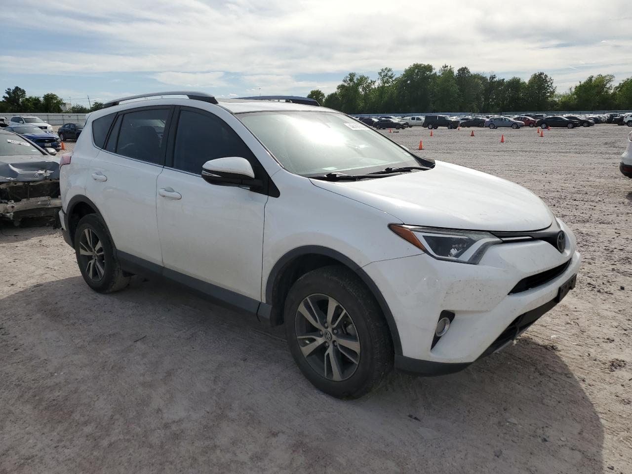 Photo 3 VIN: 2T3WFREV8JW512037 - TOYOTA RAV 4 