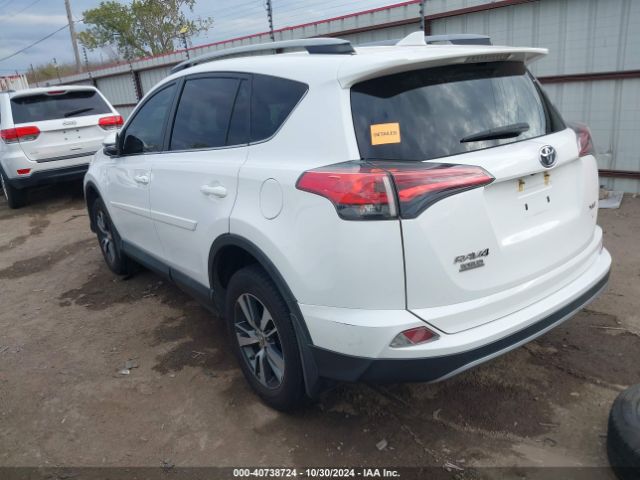 Photo 2 VIN: 2T3WFREV9JW429121 - TOYOTA RAV4 