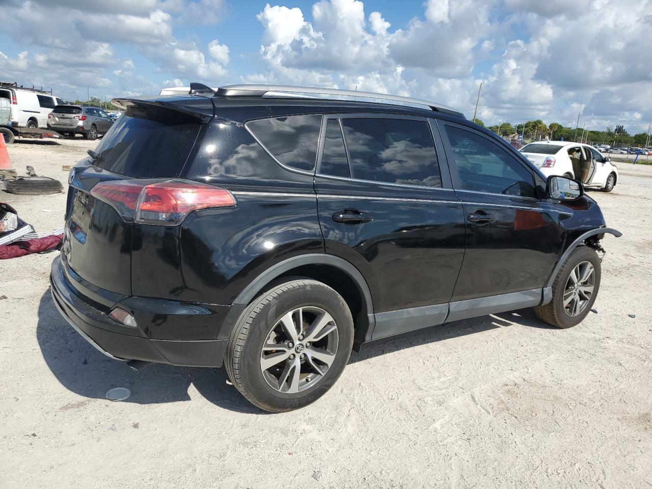 Photo 2 VIN: 2T3WFREVXHW347859 - TOYOTA RAV 4 