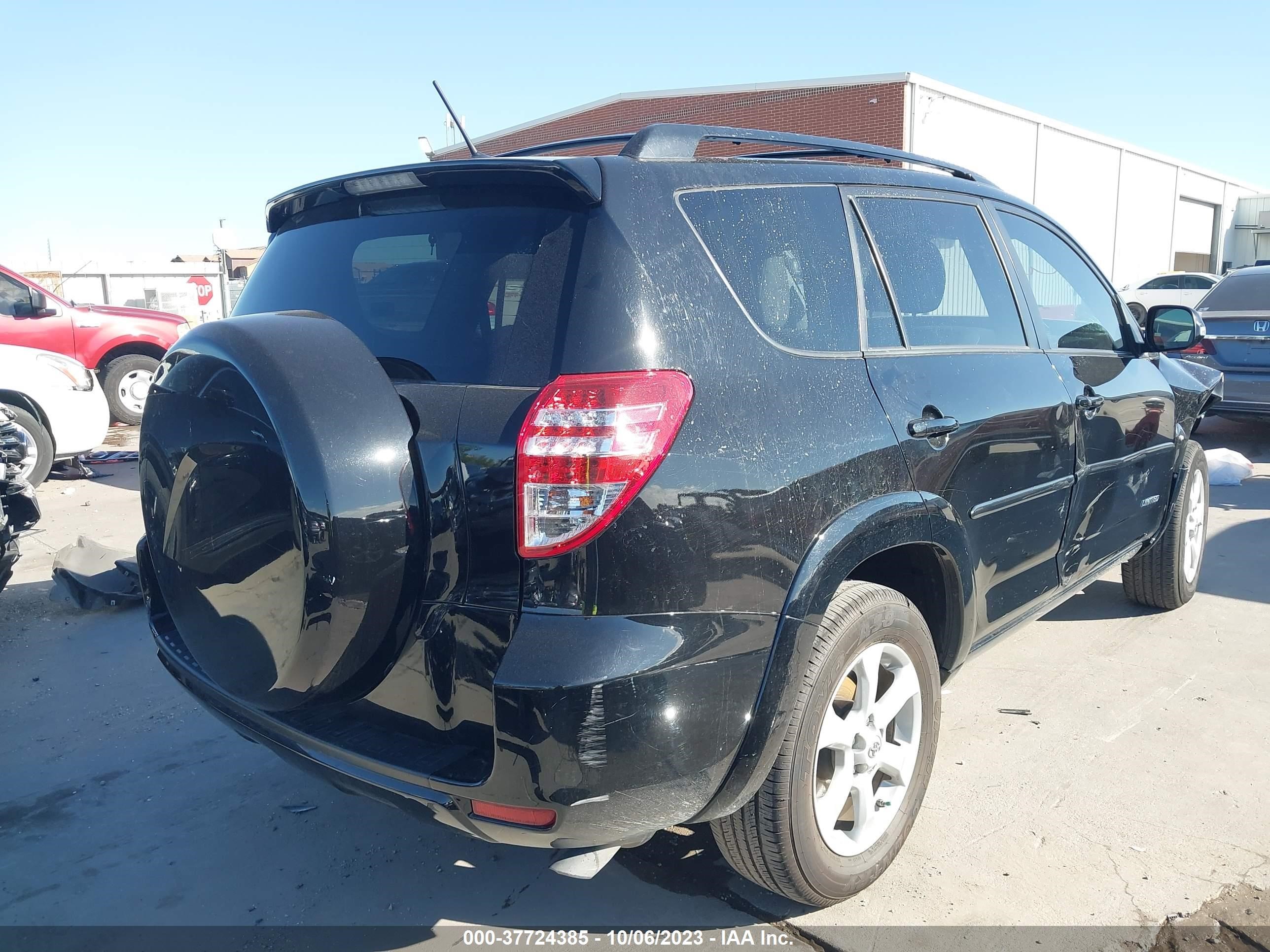 Photo 3 VIN: 2T3YF4DV0CW136871 - TOYOTA RAV 4 