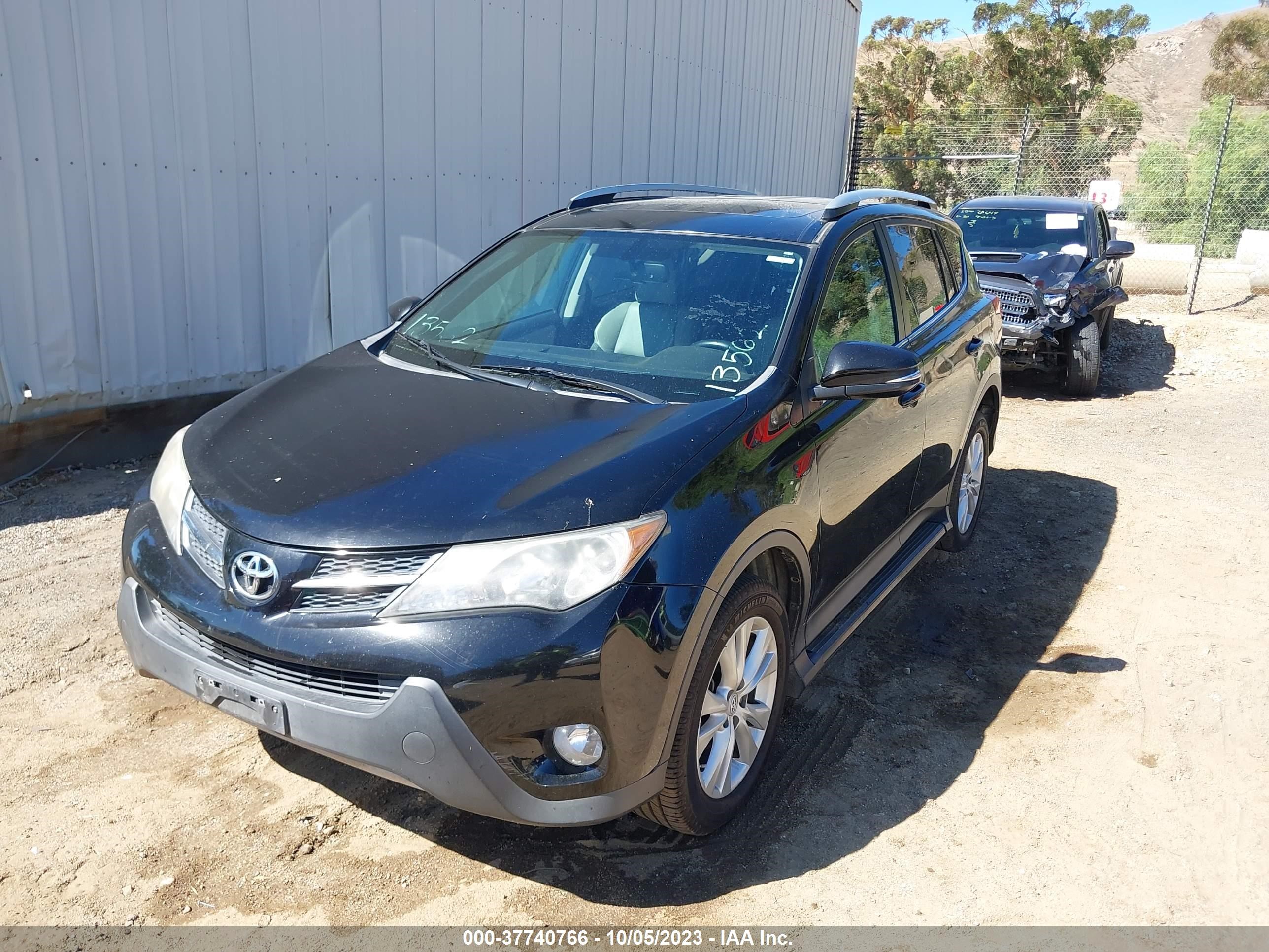 Photo 1 VIN: 2T3YFREV6FW142044 - TOYOTA RAV 4 