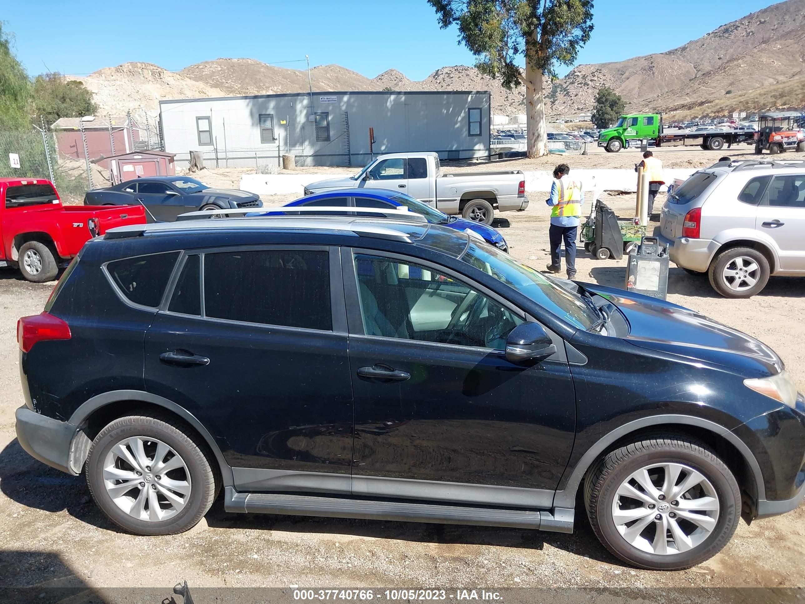 Photo 12 VIN: 2T3YFREV6FW142044 - TOYOTA RAV 4 