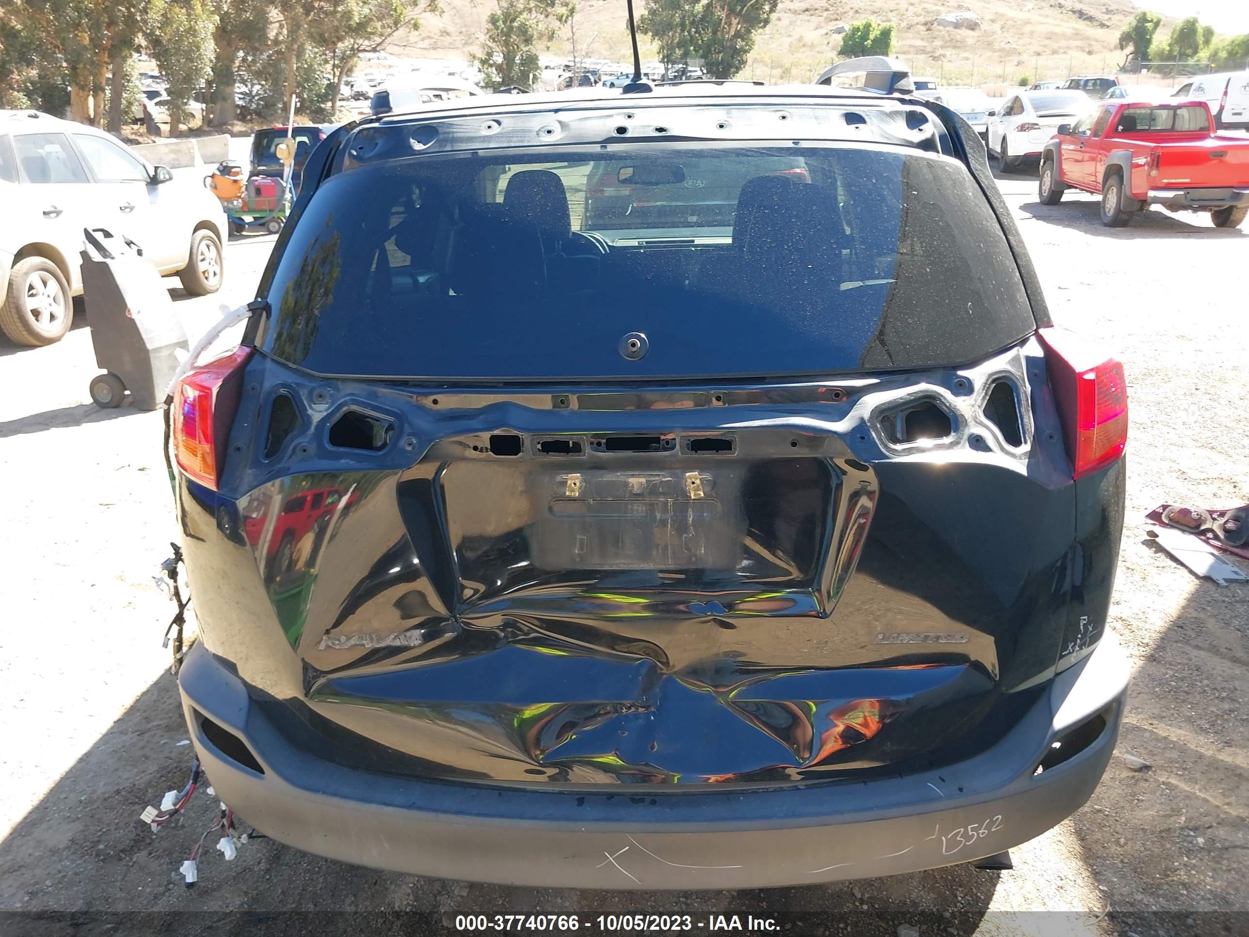 Photo 15 VIN: 2T3YFREV6FW142044 - TOYOTA RAV 4 