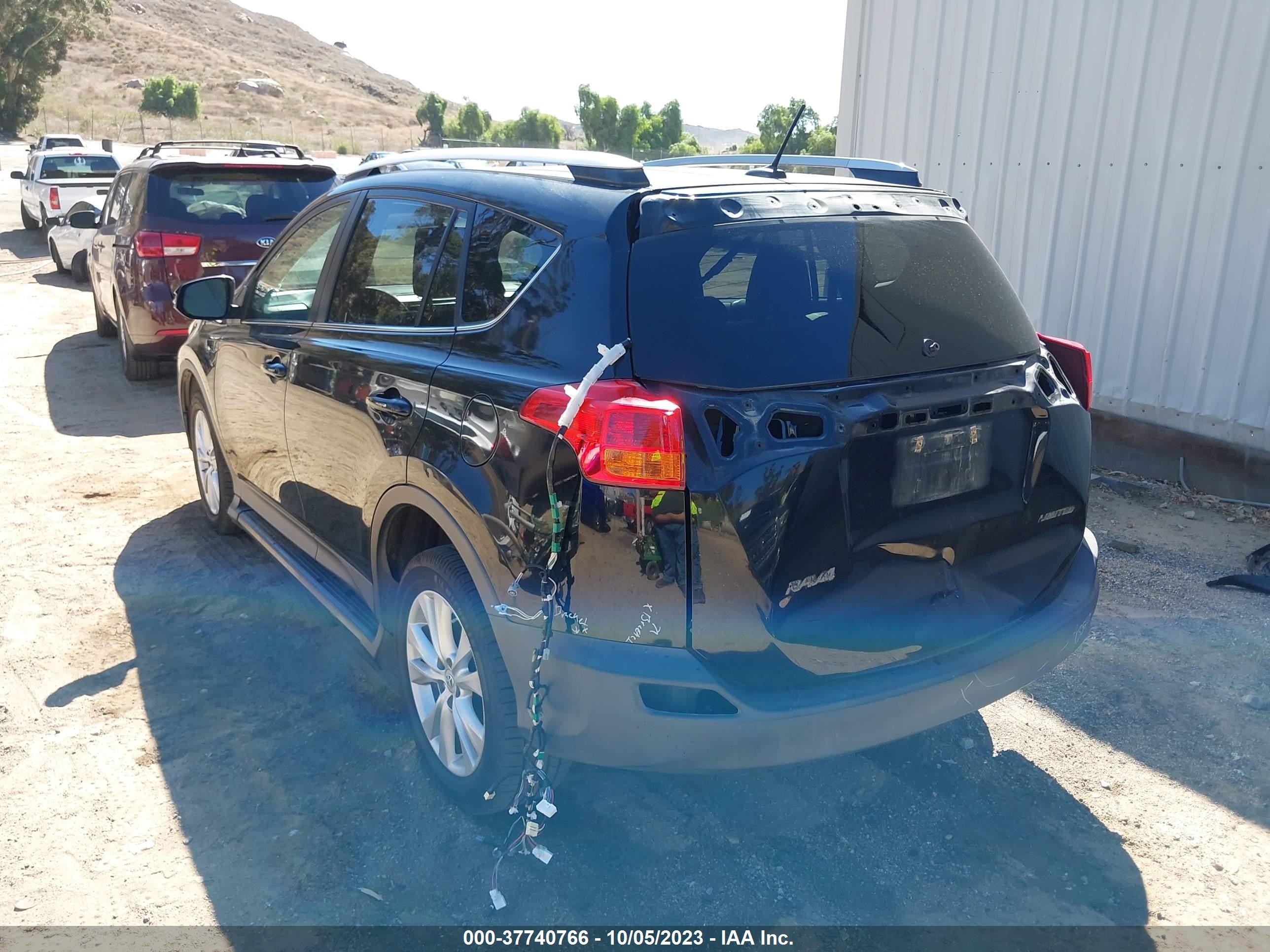 Photo 2 VIN: 2T3YFREV6FW142044 - TOYOTA RAV 4 