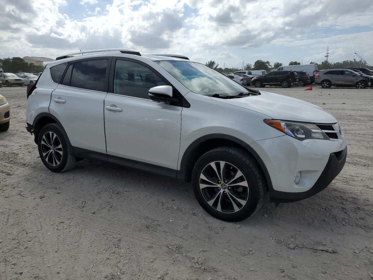 Photo 3 VIN: 2T3YFREV7FW209122 - TOYOTA RAV 4 