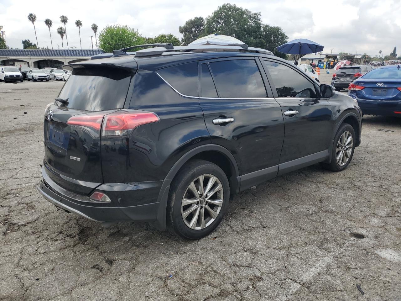 Photo 2 VIN: 2T3YFREV9JW509768 - TOYOTA RAV 4 