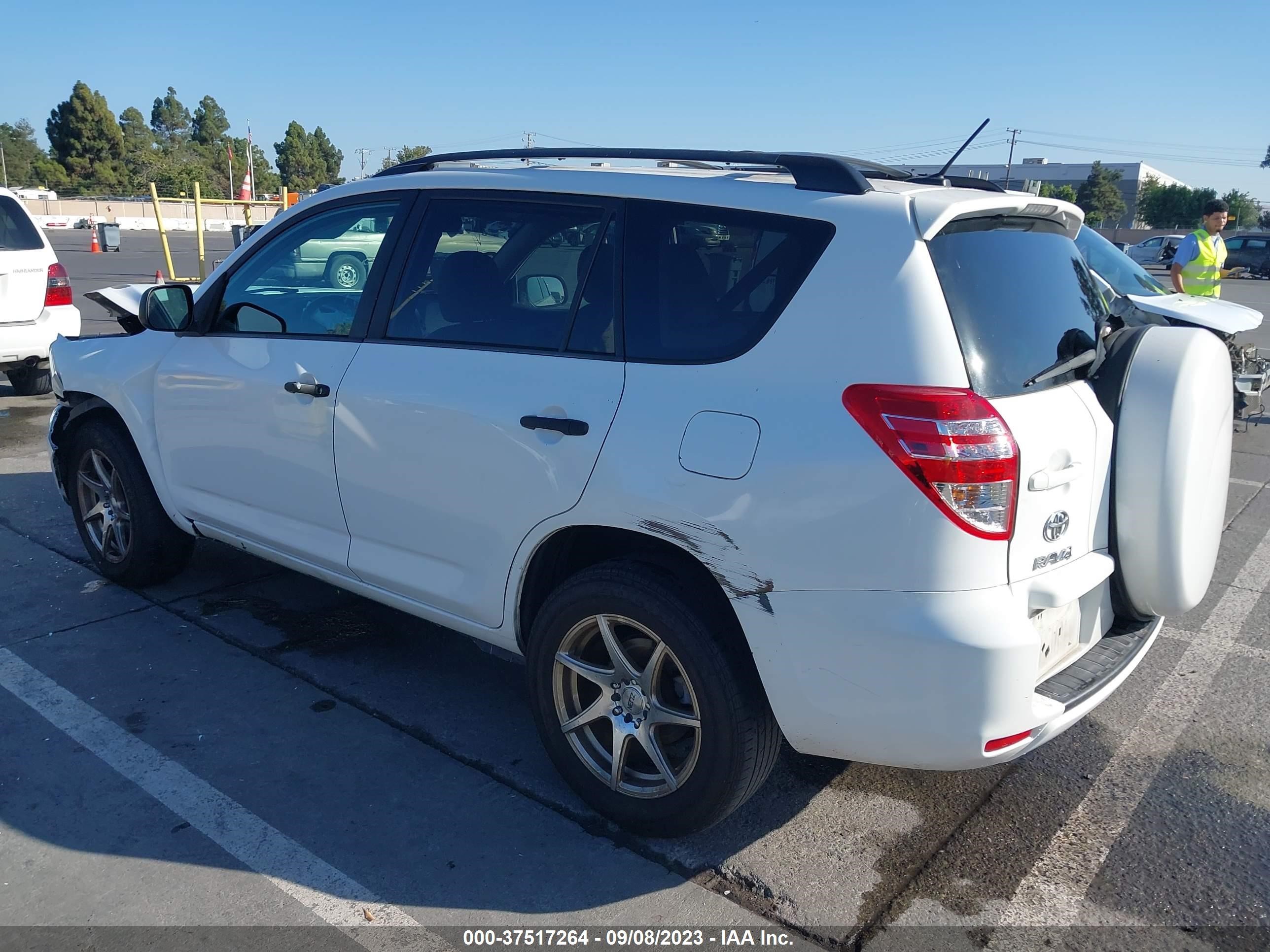 Photo 2 VIN: 2T3ZF4DV1CW114009 - TOYOTA RAV 4 