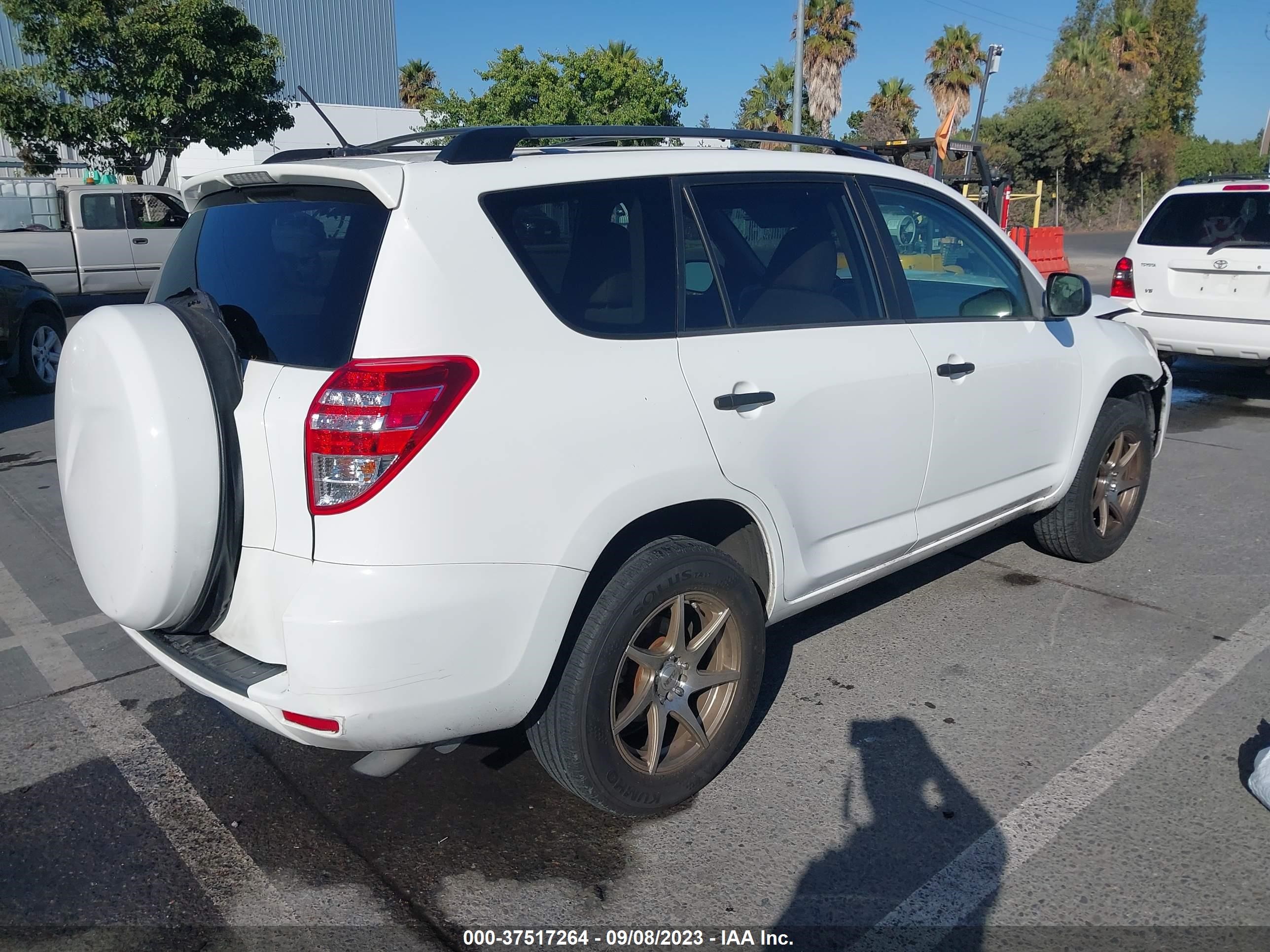 Photo 3 VIN: 2T3ZF4DV1CW114009 - TOYOTA RAV 4 