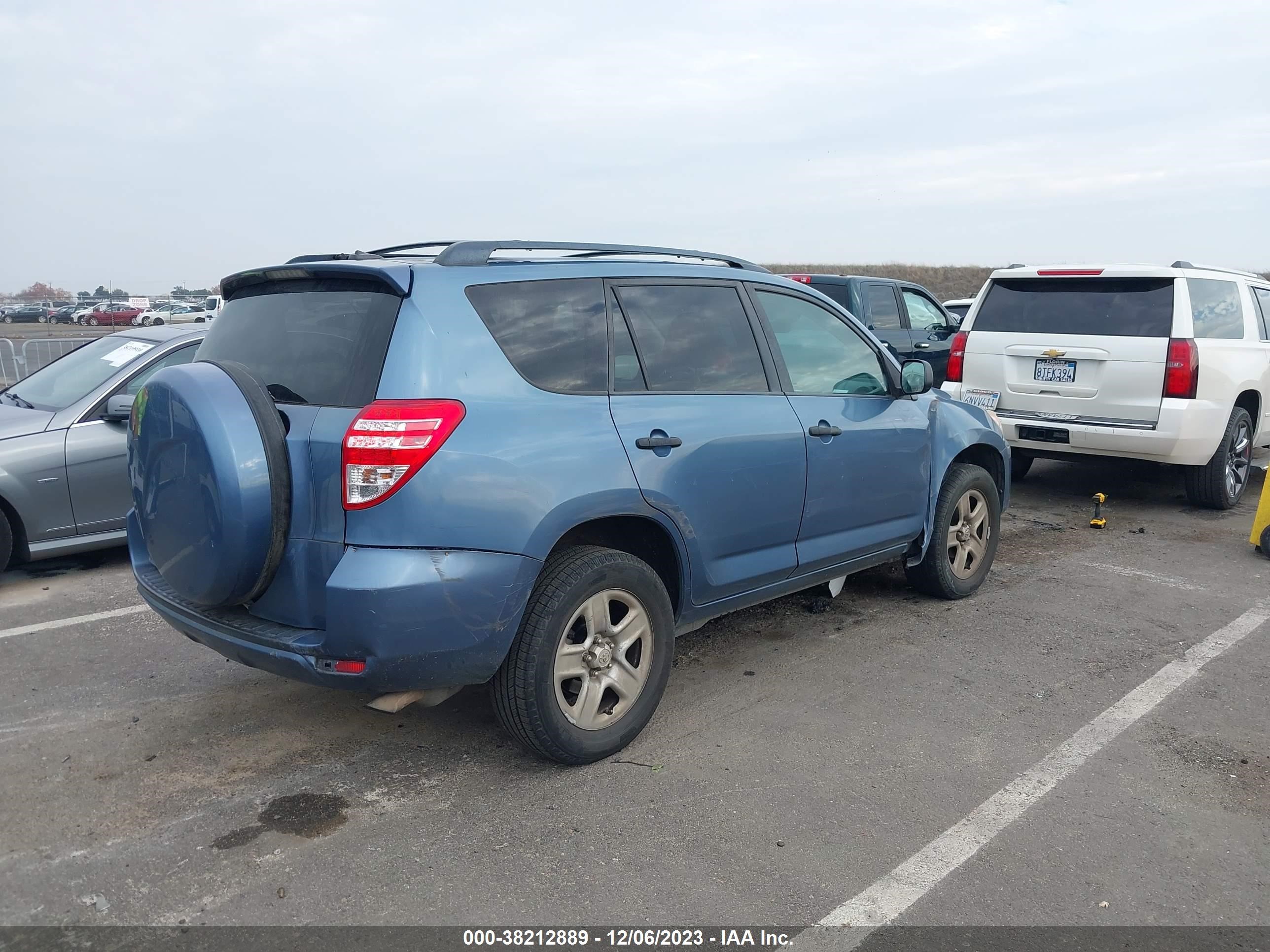 Photo 3 VIN: 2T3ZF4DV7BW056180 - TOYOTA RAV 4 