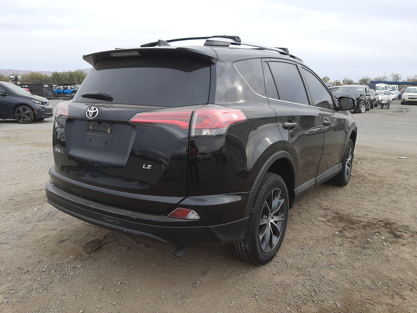 Photo 3 VIN: 2T3ZFREV0JW424810 - TOYOTA RAV4 LE 