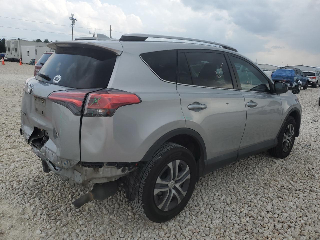 Photo 2 VIN: 2T3ZFREV0JW465888 - TOYOTA RAV 4 