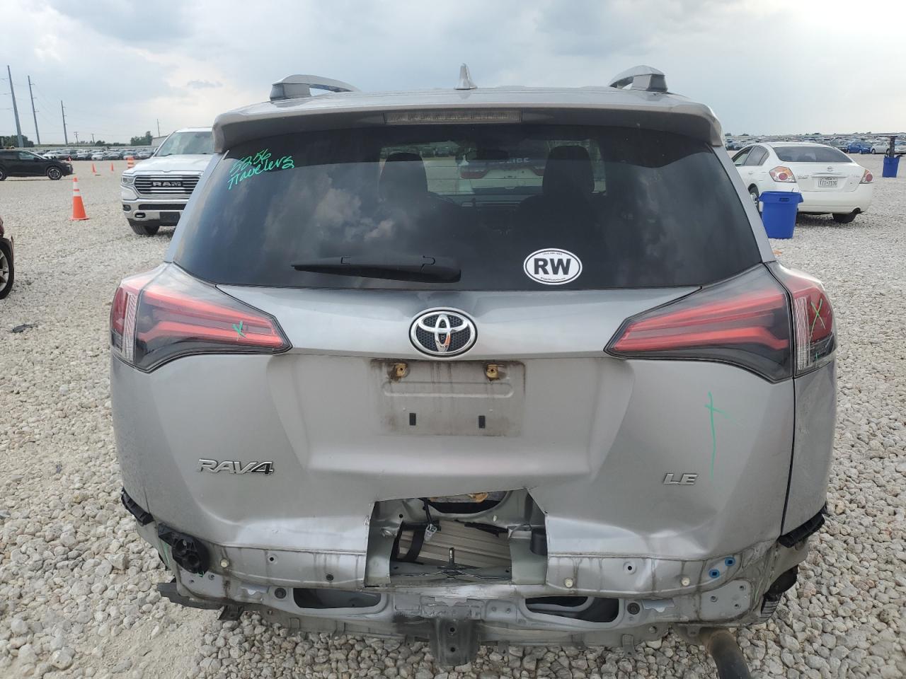 Photo 5 VIN: 2T3ZFREV0JW465888 - TOYOTA RAV 4 