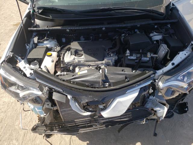 Photo 6 VIN: 2T3ZFREV1HW361016 - TOYOTA RAV4 LE 