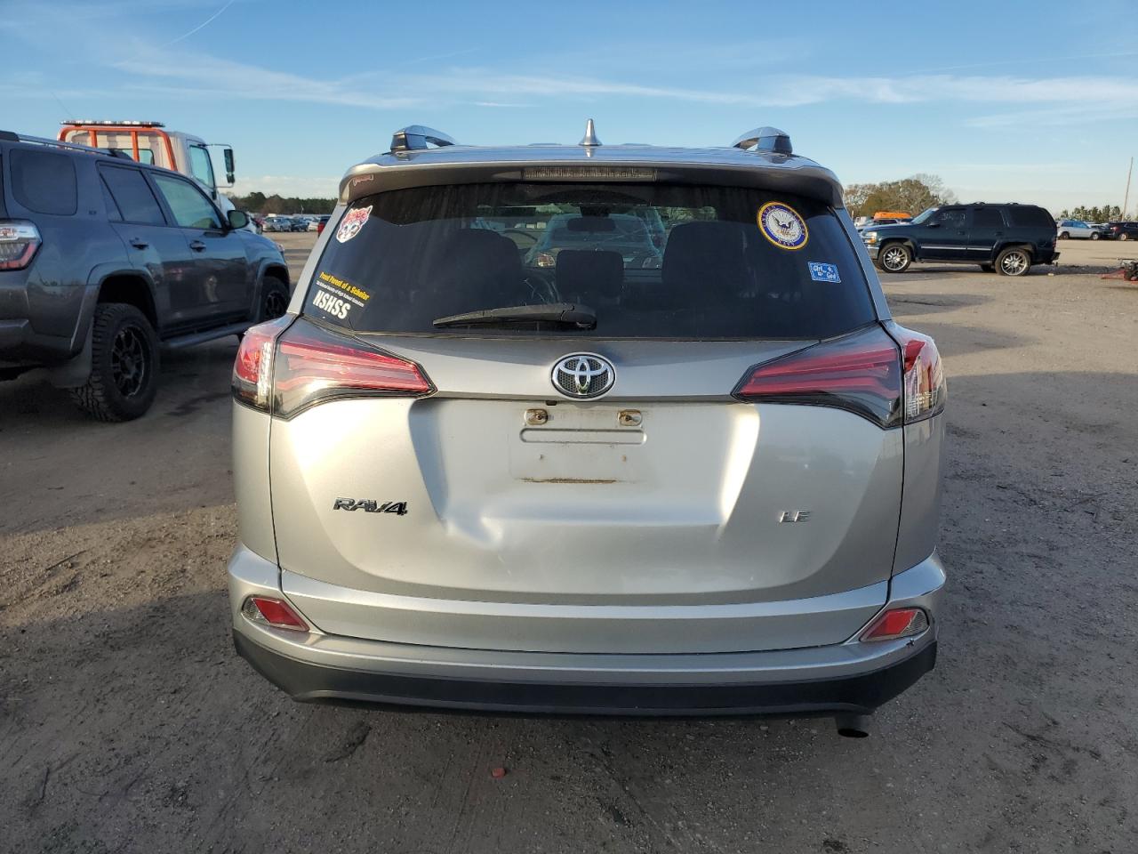 Photo 5 VIN: 2T3ZFREV1JW483123 - TOYOTA RAV4 