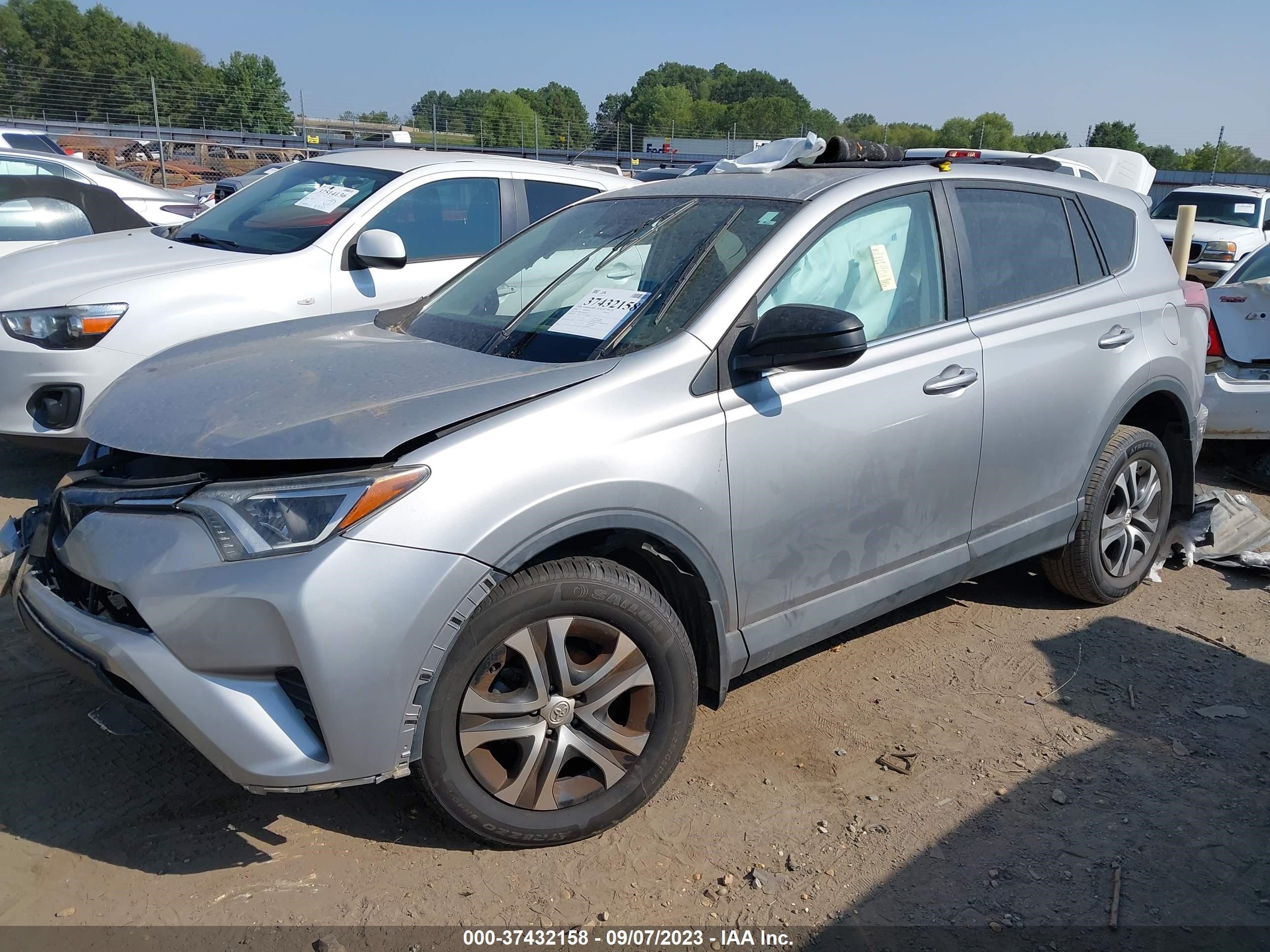 Photo 1 VIN: 2T3ZFREV1JW504357 - TOYOTA RAV 4 