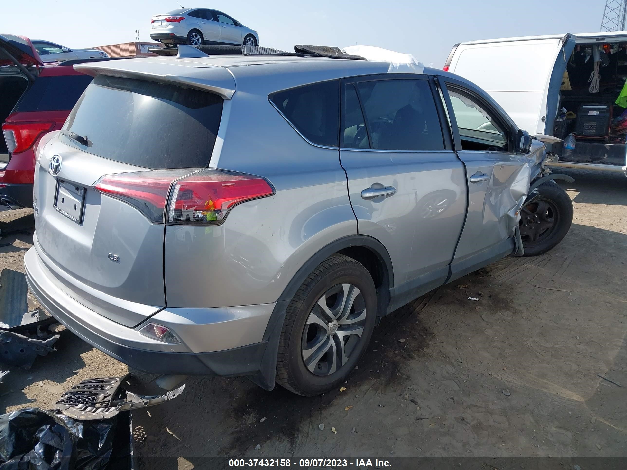 Photo 3 VIN: 2T3ZFREV1JW504357 - TOYOTA RAV 4 