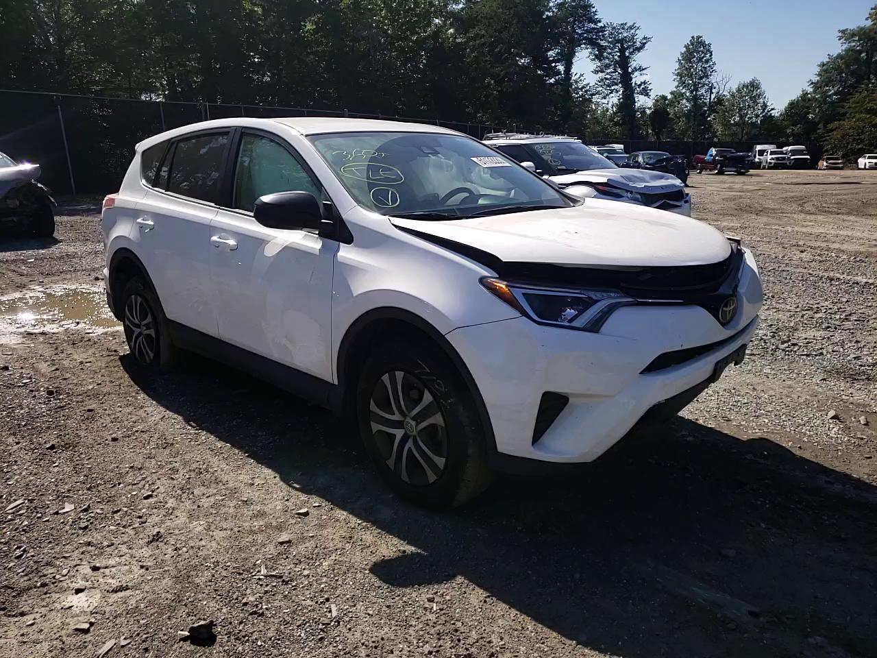 Photo 10 VIN: 2T3ZFREV2JW471580 - TOYOTA RAV4 LE 