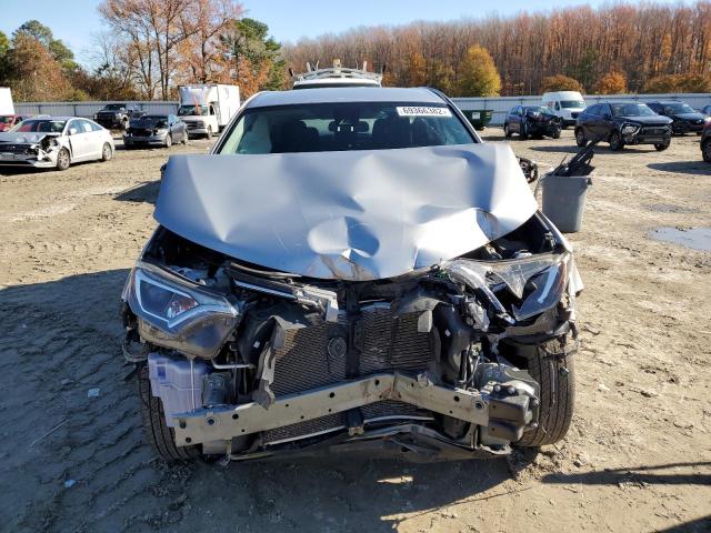 Photo 4 VIN: 2T3ZFREV3JW421447 - TOYOTA RAV4 LE 