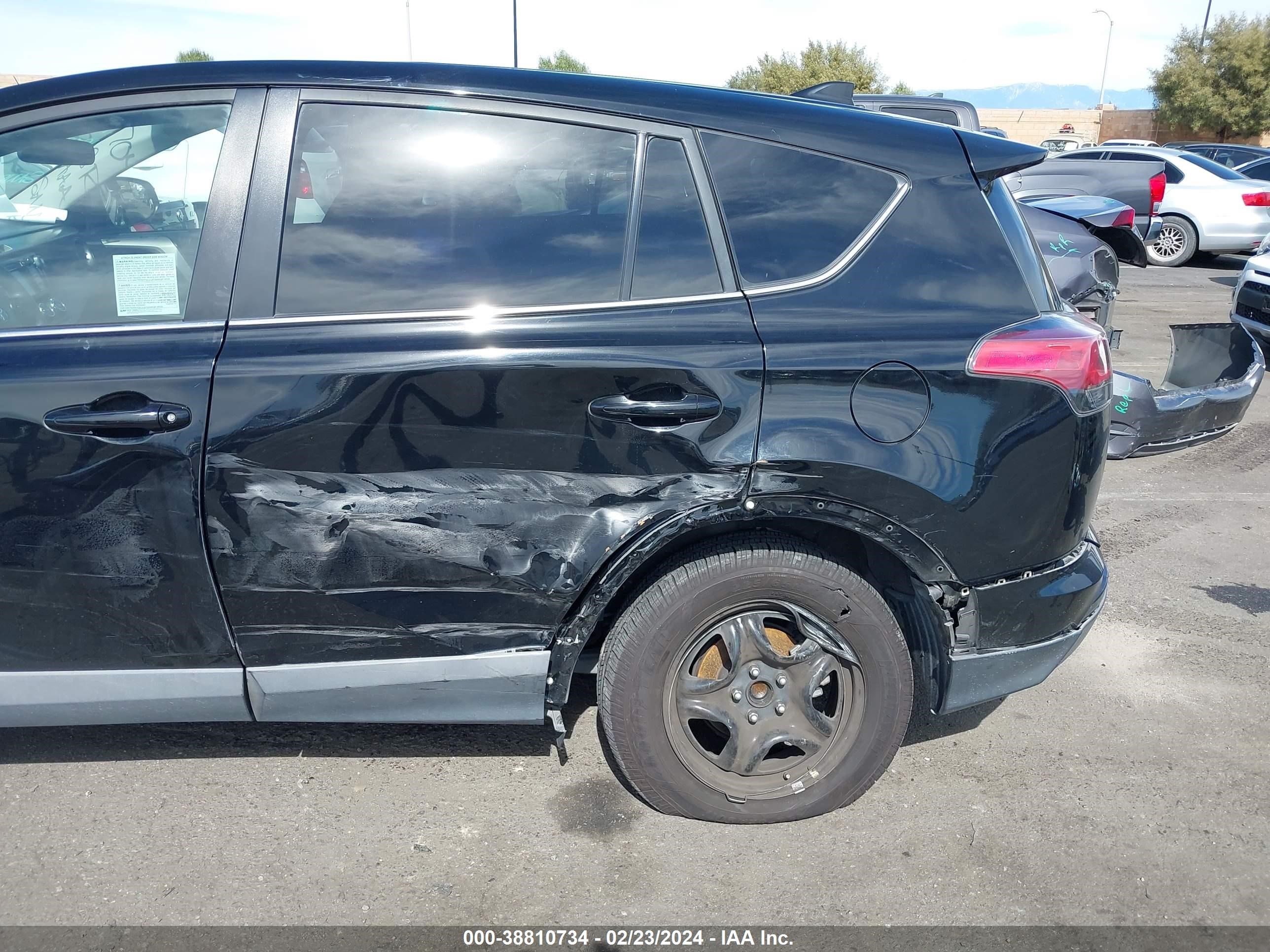 Photo 5 VIN: 2T3ZFREV6JW435701 - TOYOTA RAV 4 