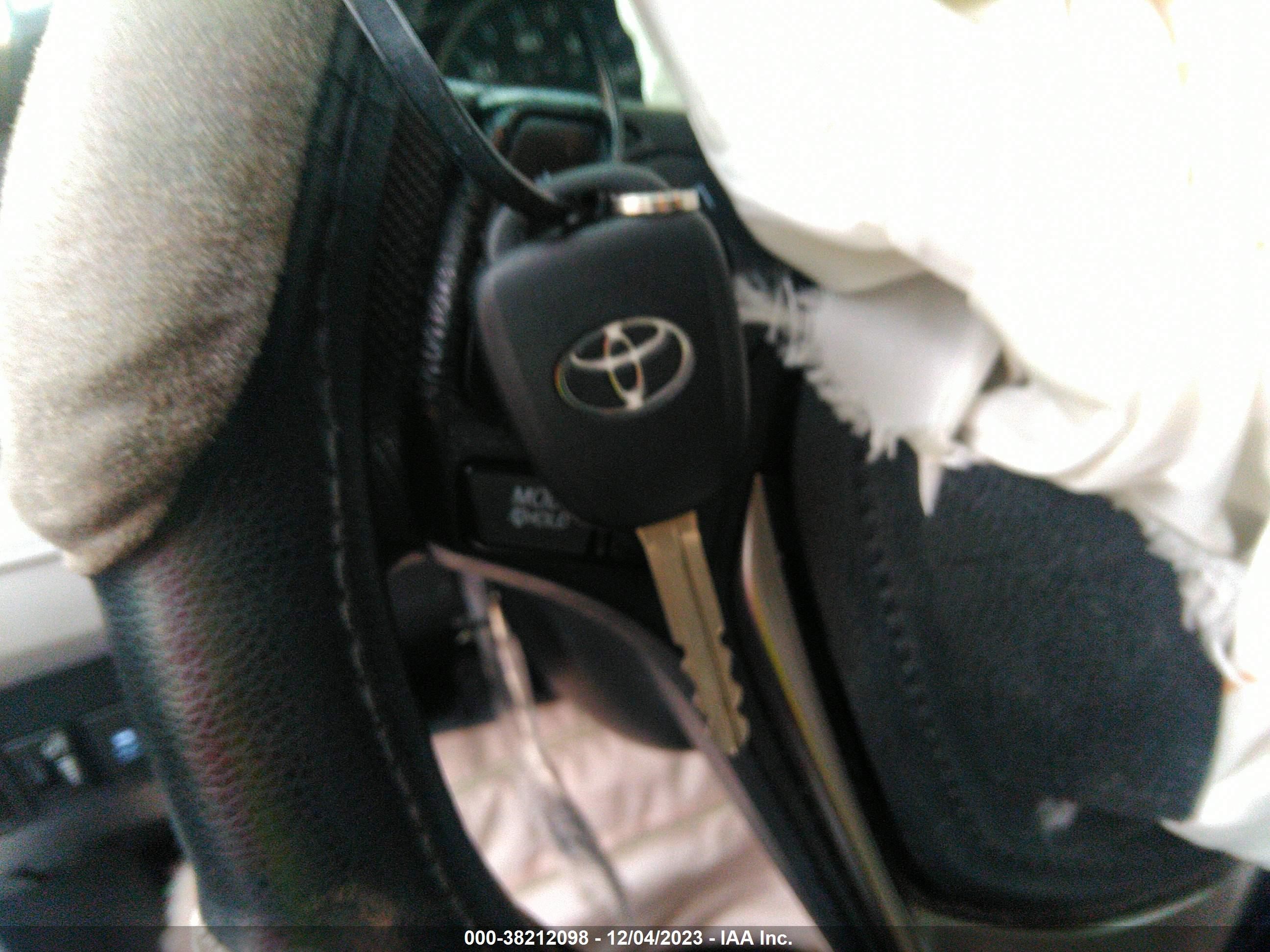 Photo 10 VIN: 2T3ZFREV7DW042780 - TOYOTA RAV 4 