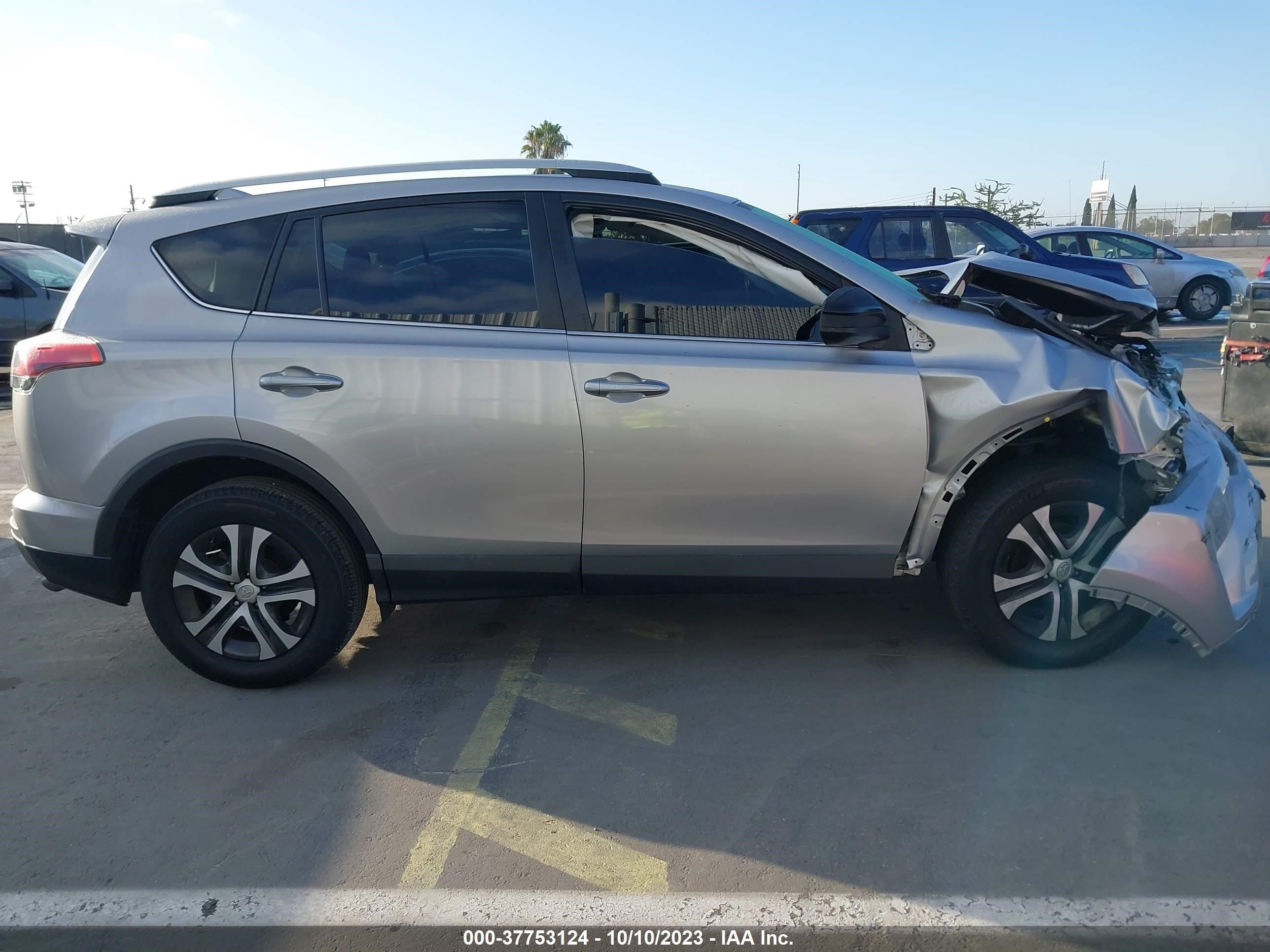 Photo 11 VIN: 2T3ZFREV8GW311664 - TOYOTA RAV 4 