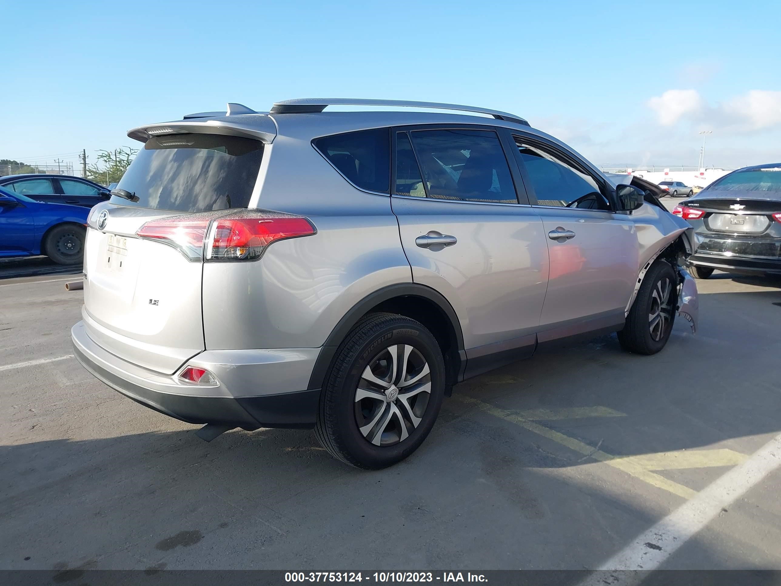 Photo 3 VIN: 2T3ZFREV8GW311664 - TOYOTA RAV 4 