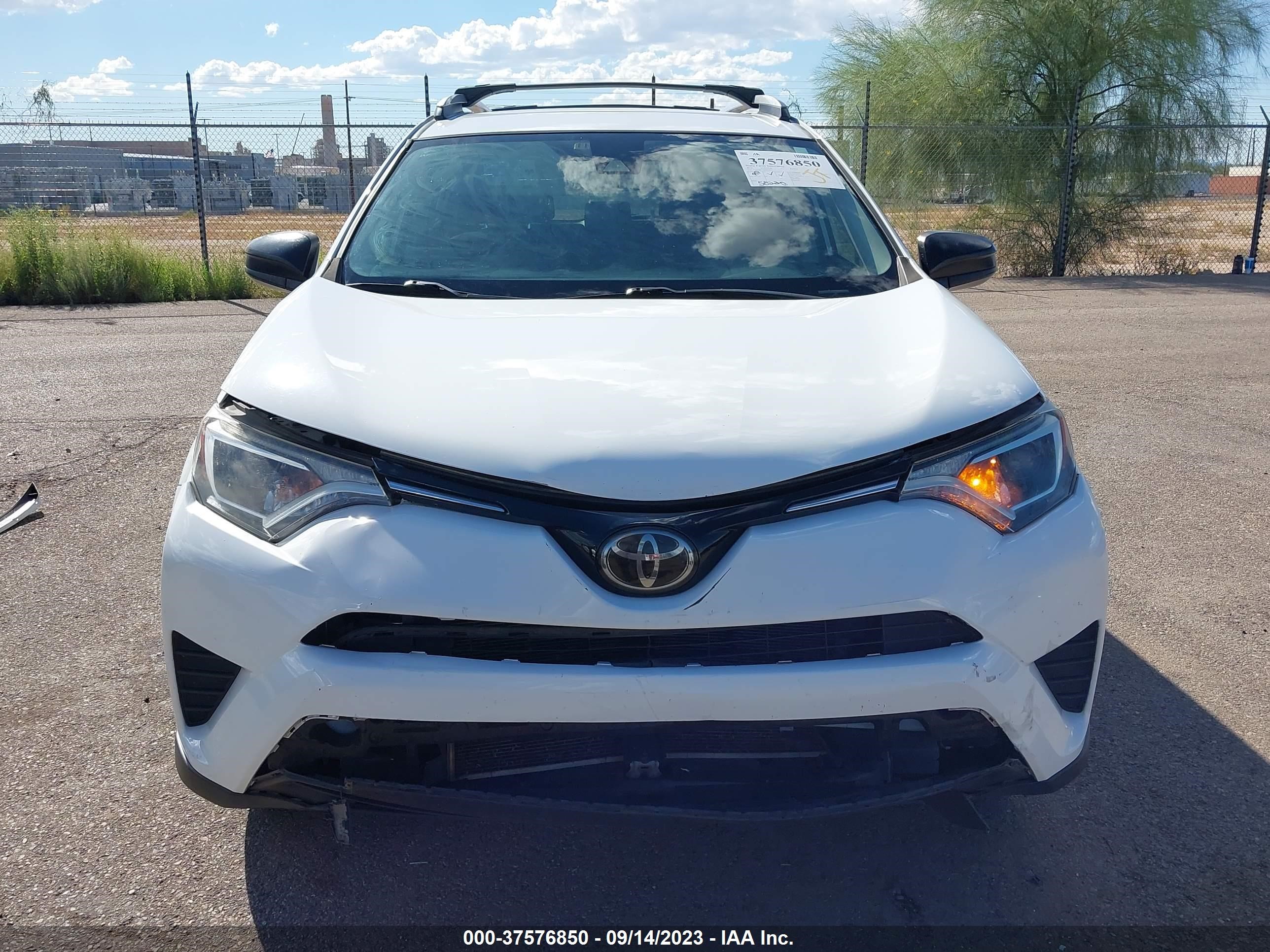 Photo 11 VIN: 2T3ZFREV8JW417992 - TOYOTA RAV 4 