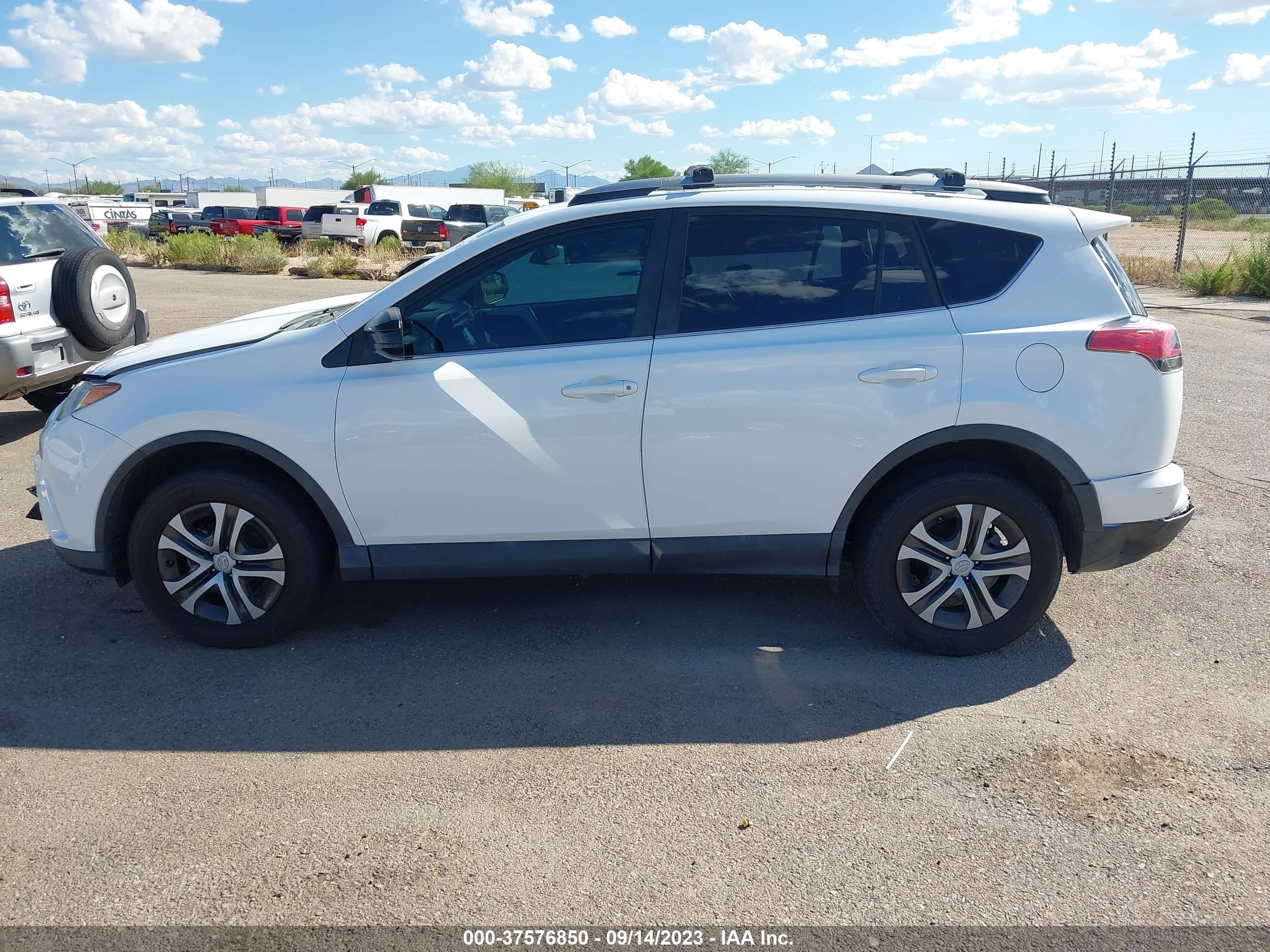 Photo 13 VIN: 2T3ZFREV8JW417992 - TOYOTA RAV 4 