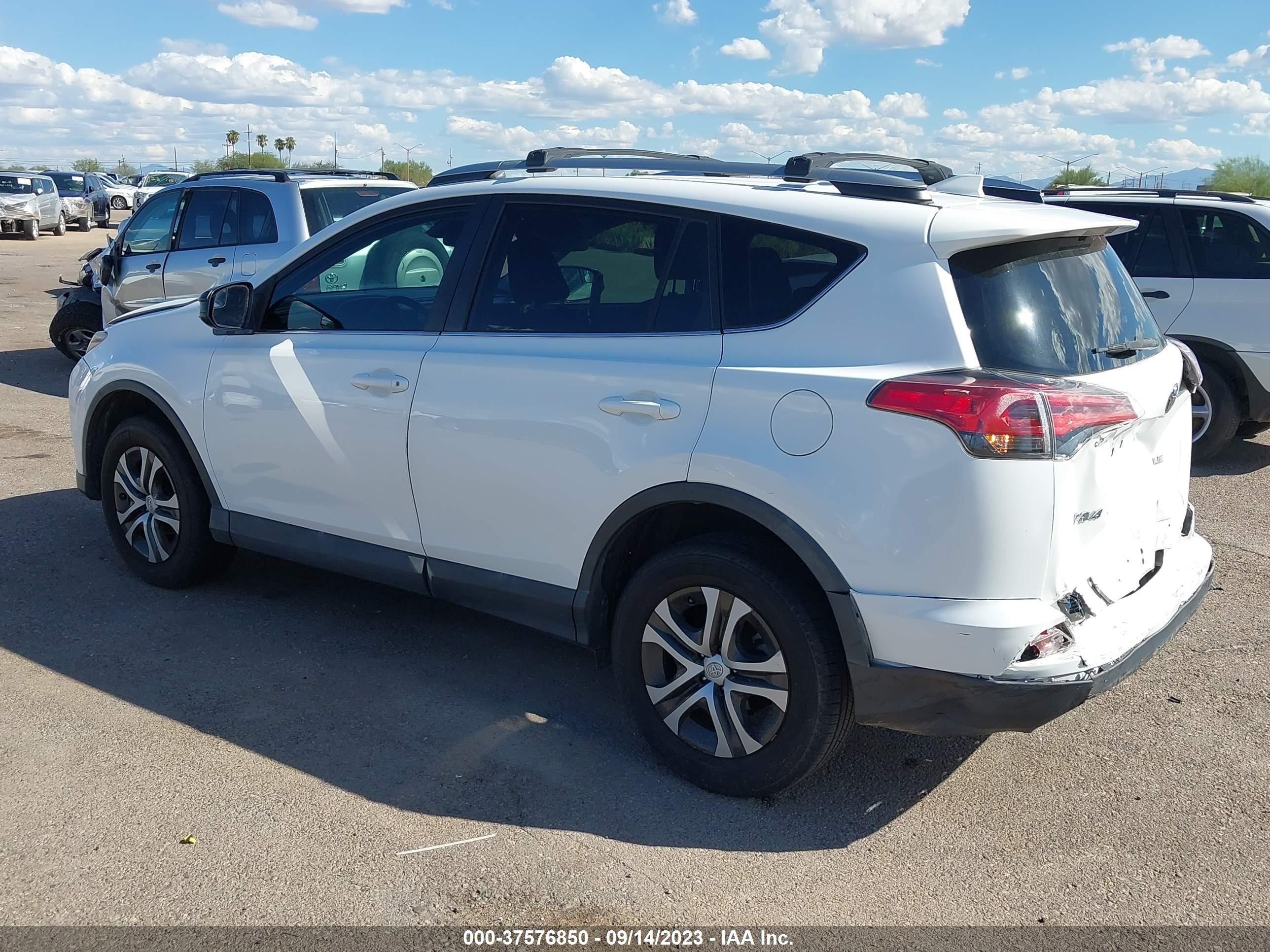 Photo 2 VIN: 2T3ZFREV8JW417992 - TOYOTA RAV 4 