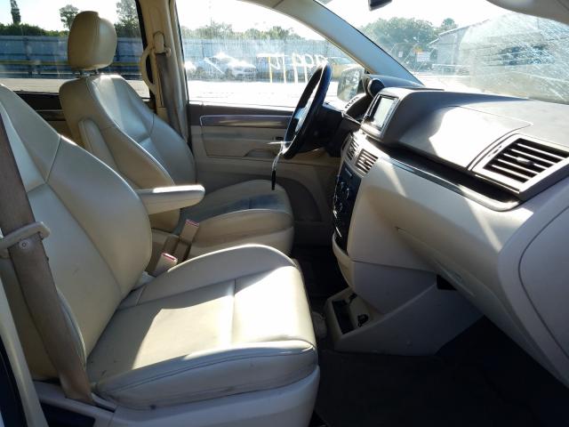 Photo 4 VIN: 2V4RW3D10AR138435 - VOLKSWAGEN ROUTAN SE 