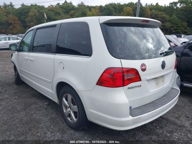 Photo 2 VIN: 2V4RW3D10AR242567 - VOLKSWAGEN ROUTAN 