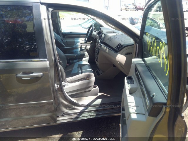 Photo 4 VIN: 2V4RW3D10AR295401 - VOLKSWAGEN ROUTAN 