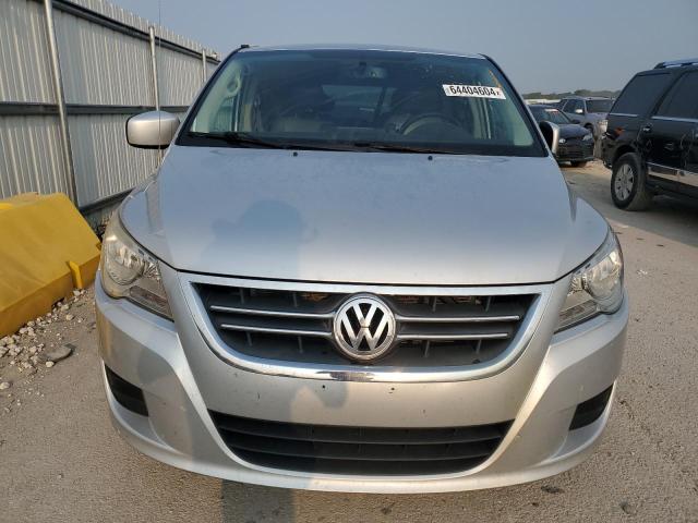 Photo 4 VIN: 2V4RW3D11AR138394 - VOLKSWAGEN ROUTAN SE 